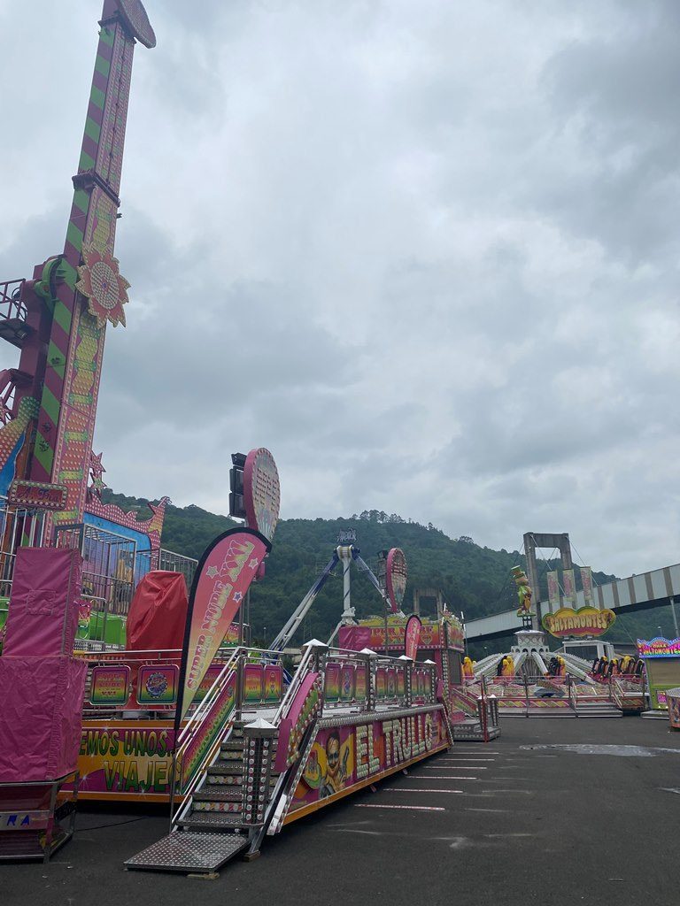 El ferial del Batán, con 26 puestos entre caballitos, actividades y comida, permanecerá abierto del 11 al 24 de junio dentro de la programación de “Tovía nun ye San Xuan”