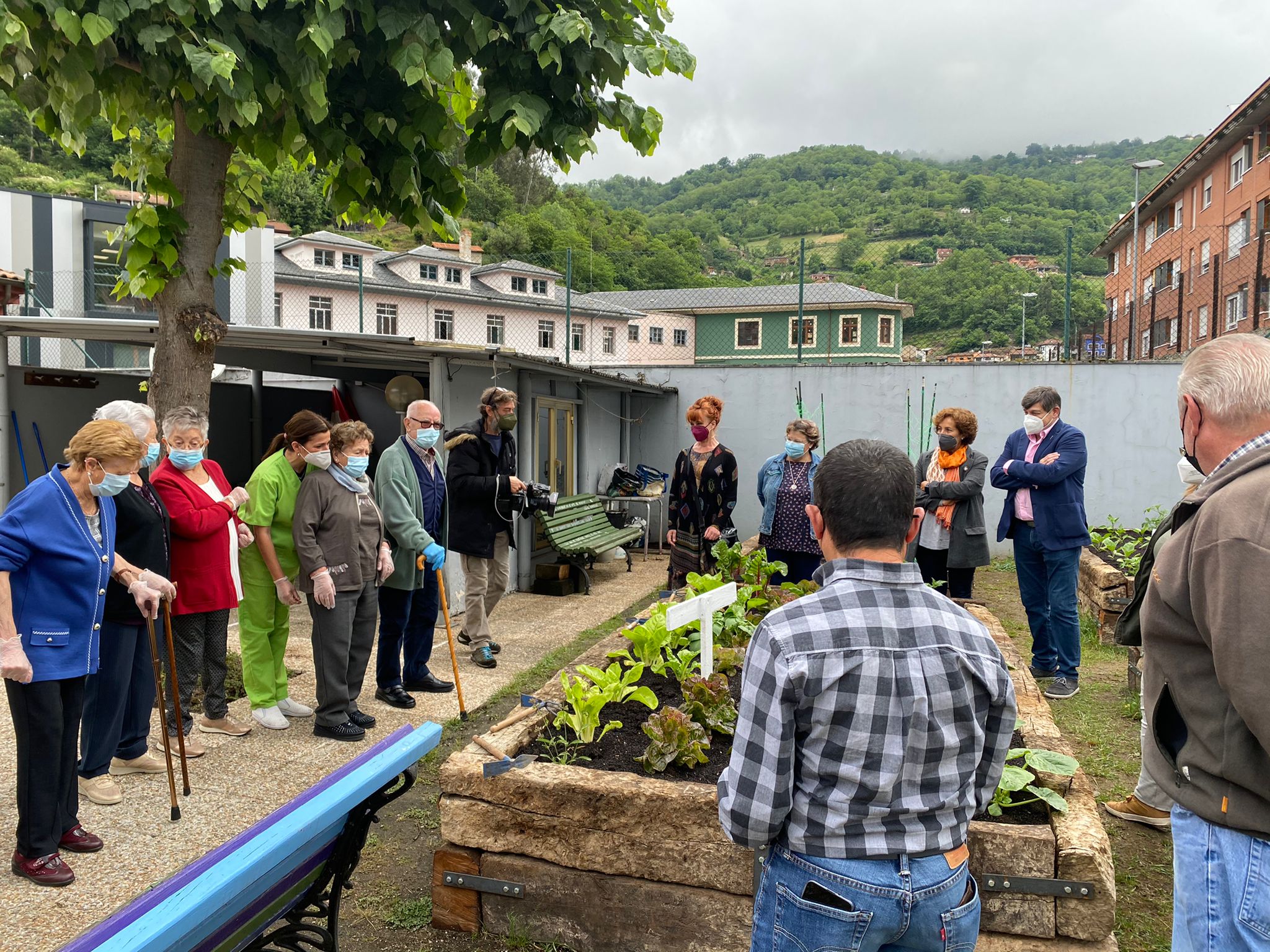 El programa "Cultivamos la salud en el huerto", una experiencia saludable a la que se suman los centros educativos y psicosociales del concejo