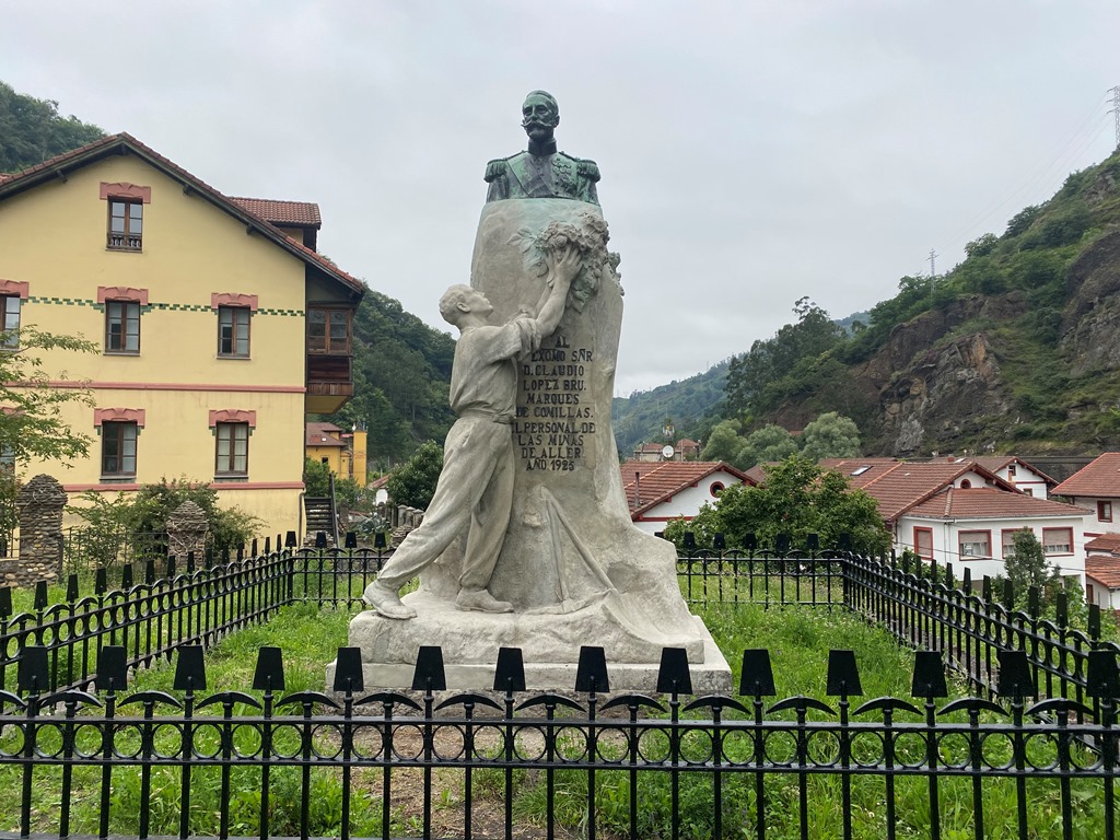 Culmina la restauración del Monumento al Marqués de Comillas del Poblado Minero de Bustiello