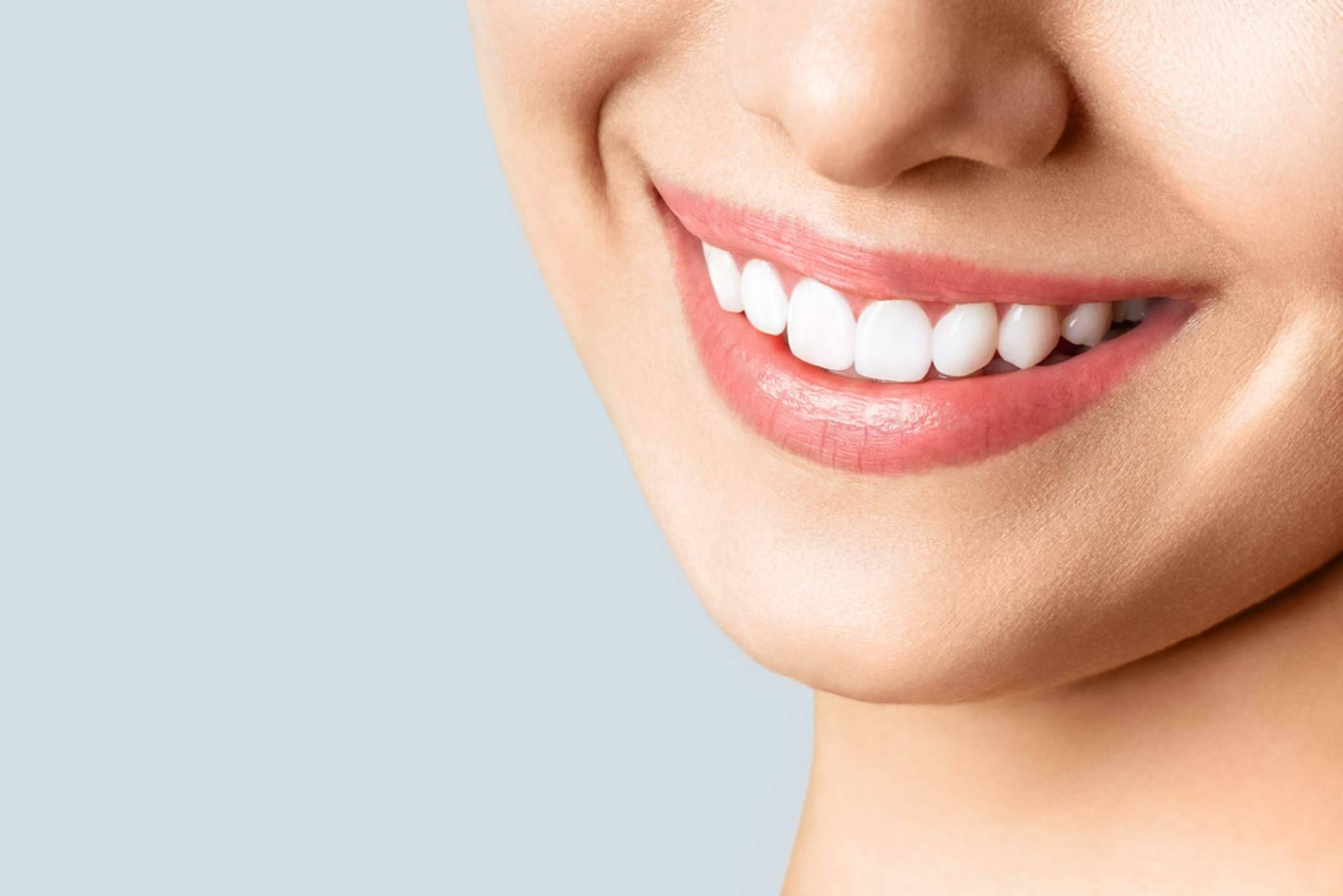 La clínica Oralmedic ofrece tratamientos para mejorar la salud y estética bucal