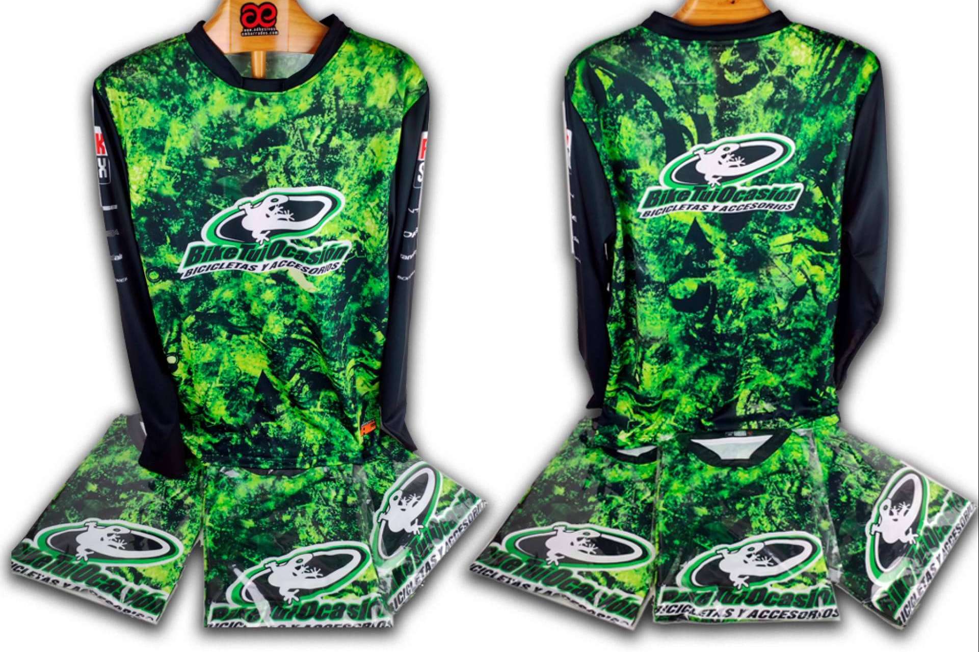 ADHESIVOSEMBARRADOS es una firma especializada en elaborar camiseta motocross