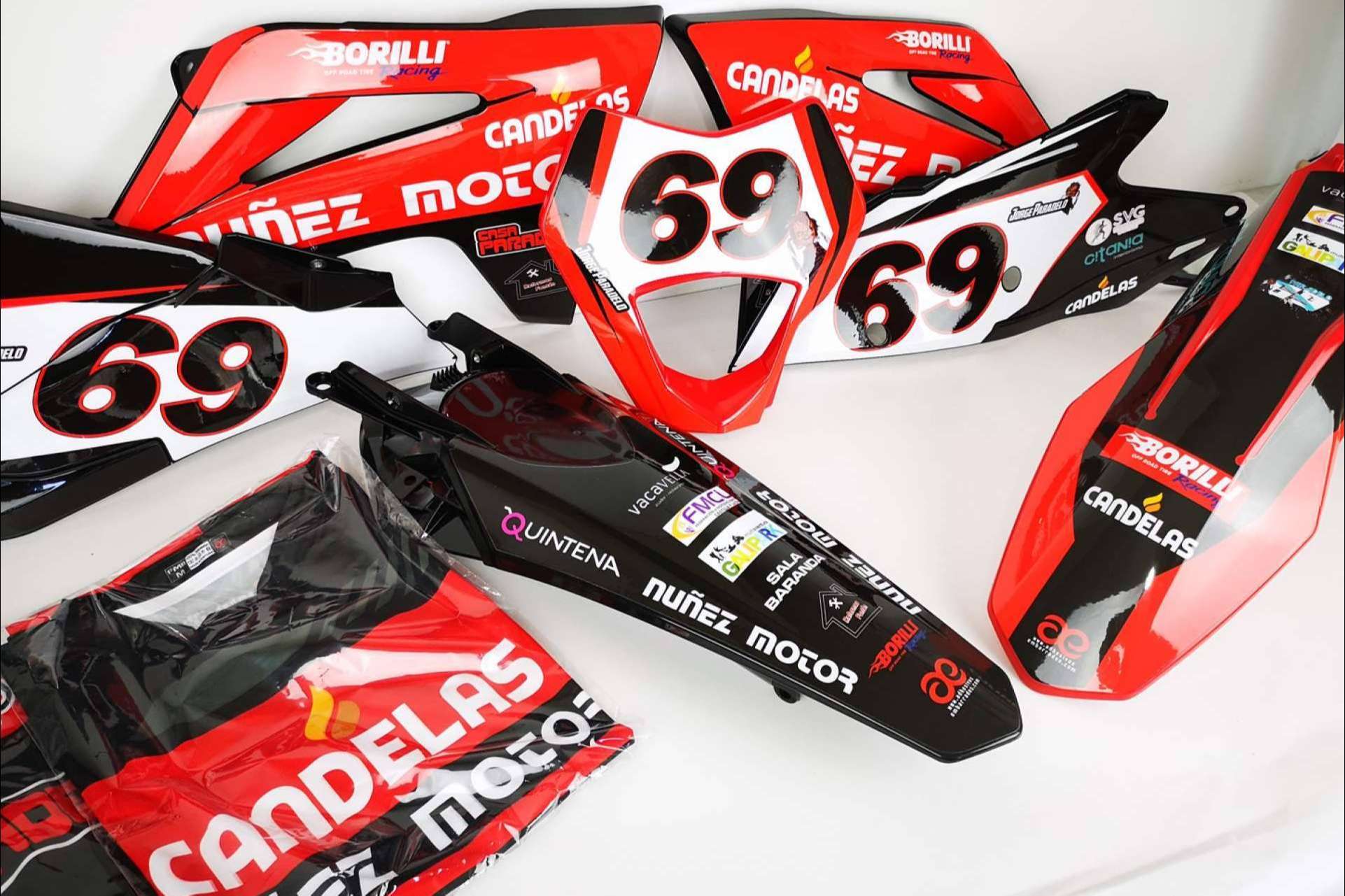 ADHESIVOSEMBARRADOS ofrece plásticos y adhesivos personalizados para motos off road