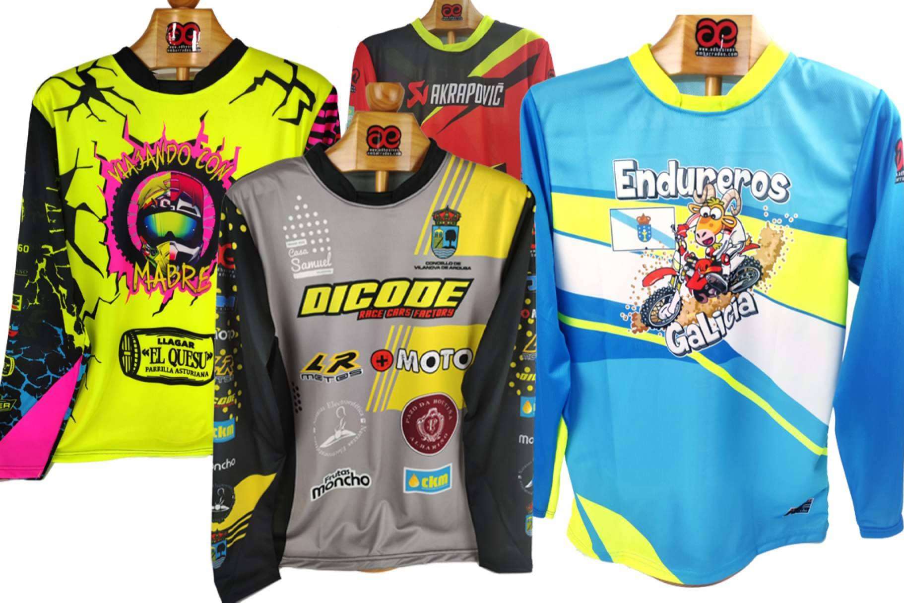 ADHESIVOSEMBARRADOS, una opción de confianza para hacerse con una equipación motocross personalizada