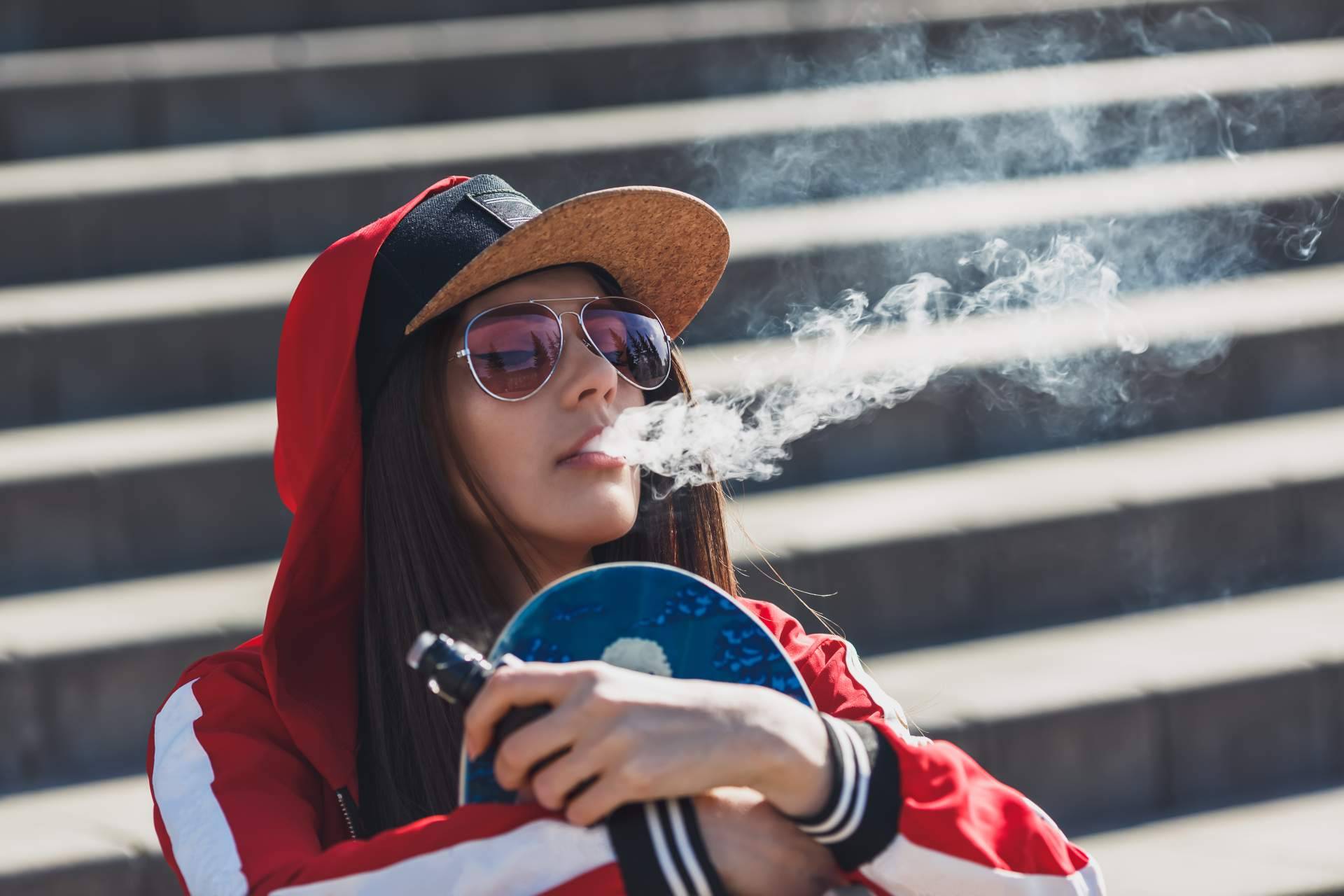 La vitrina de VitalCigar, varios modelos y marcas de vapers sin nicotina