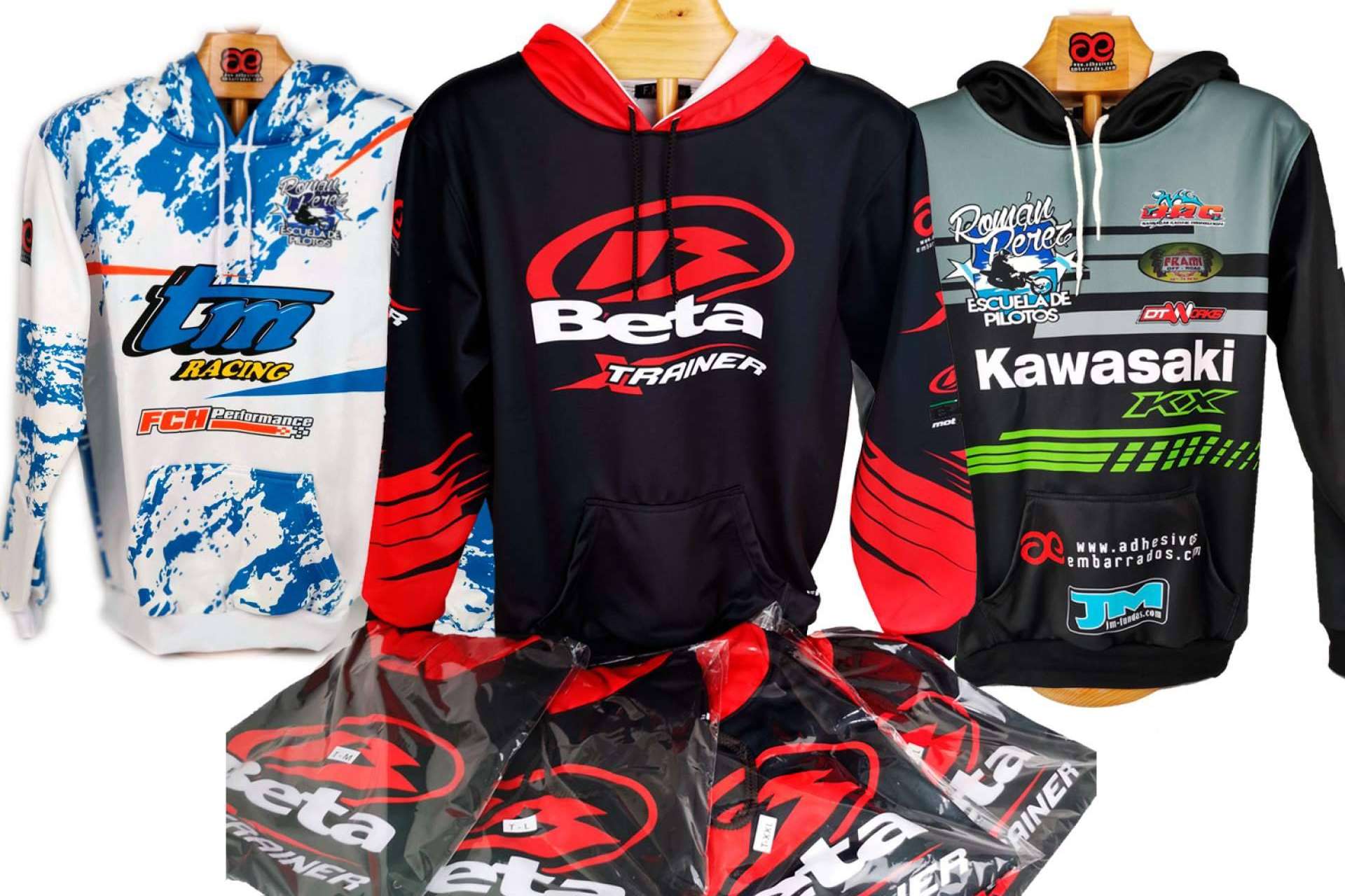 ADHESIVOSEMBARRADOS y sus modelos exclusivos de sudaderas personalizadas para motos