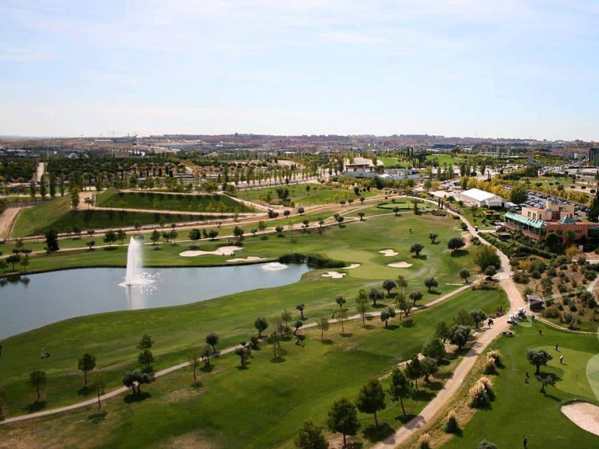 Los beneficios del golf, tenis y pádel, una mirada al Club de Golf Olivar de la Hinojosa y su presidente, Joaquín Molpeceres Sánchez