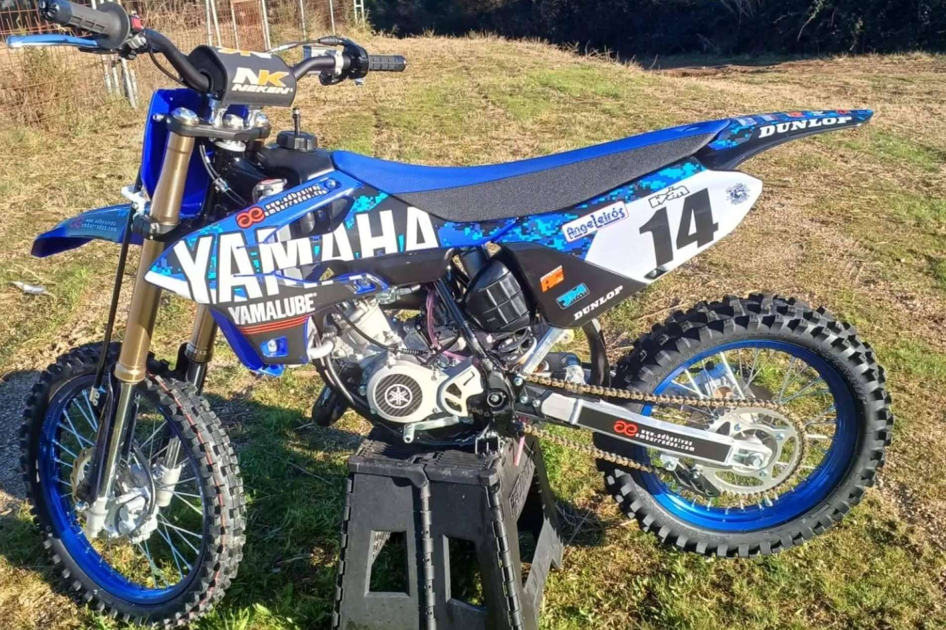 ADHESIVOSEMBARRADOS incluye en su catálogo nuevos modelos de pegatinas para moto