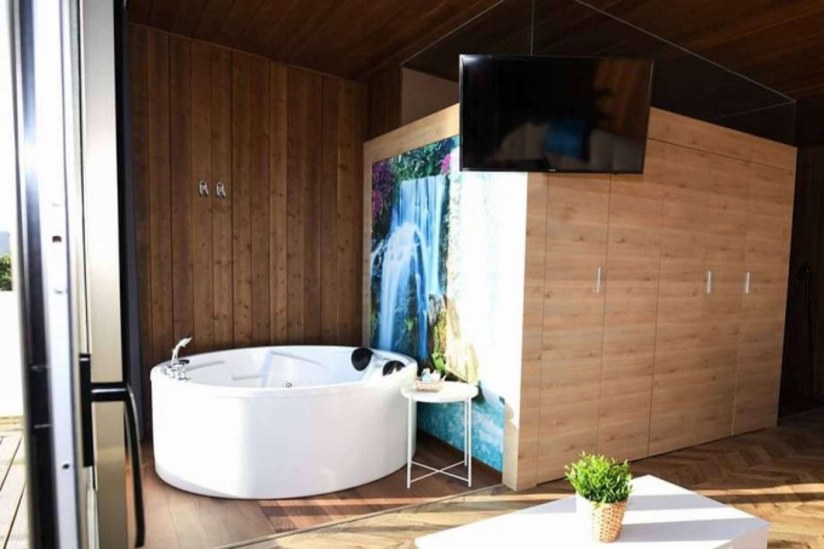 Diseñar un rincón íntimo para el relax con las bañeras redondas de Hidromasajes Eca