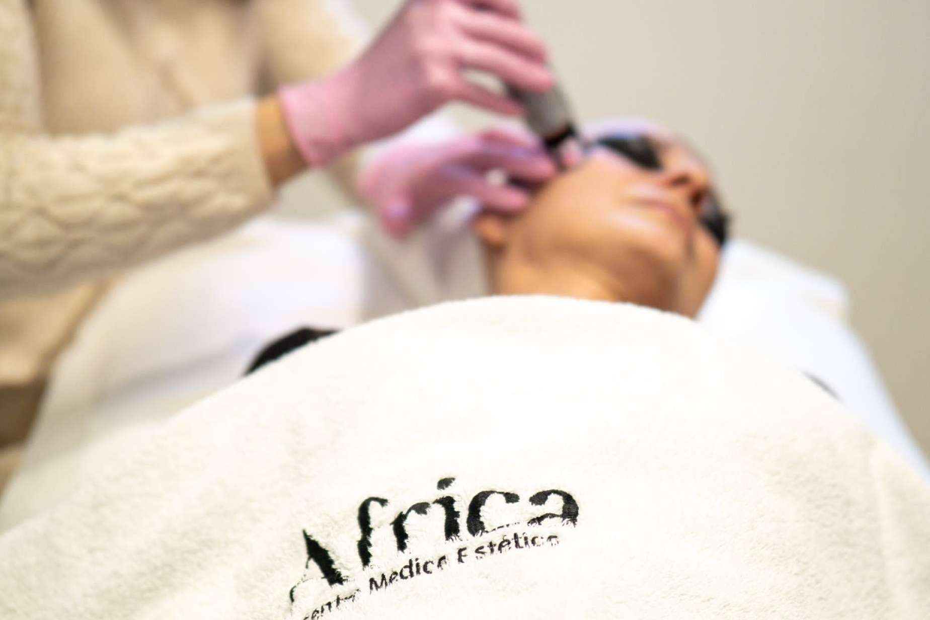 Centro Médico Estético África y su tratamiento facial de autor rejuvenecedor, Glow-Lift