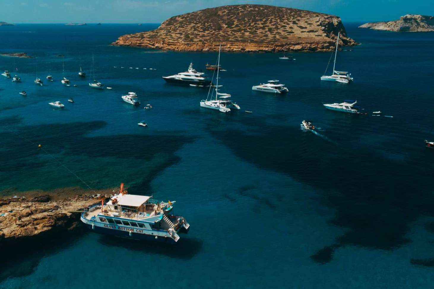 ¿Dónde encontrar un crucero calas de Ibiza con paddle, snorkel, comida y bebidas? Float Your Boat