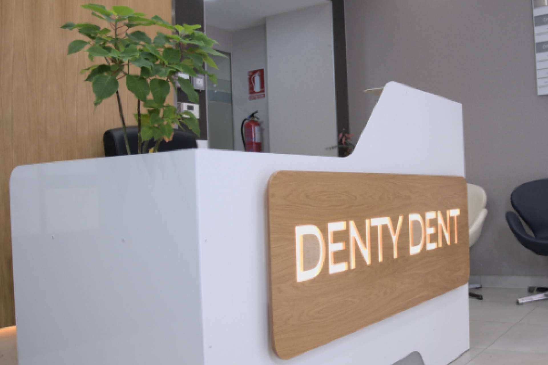 Denty Dent, en Madrid, es una clínica especializada en servicios de odontología general y especializada