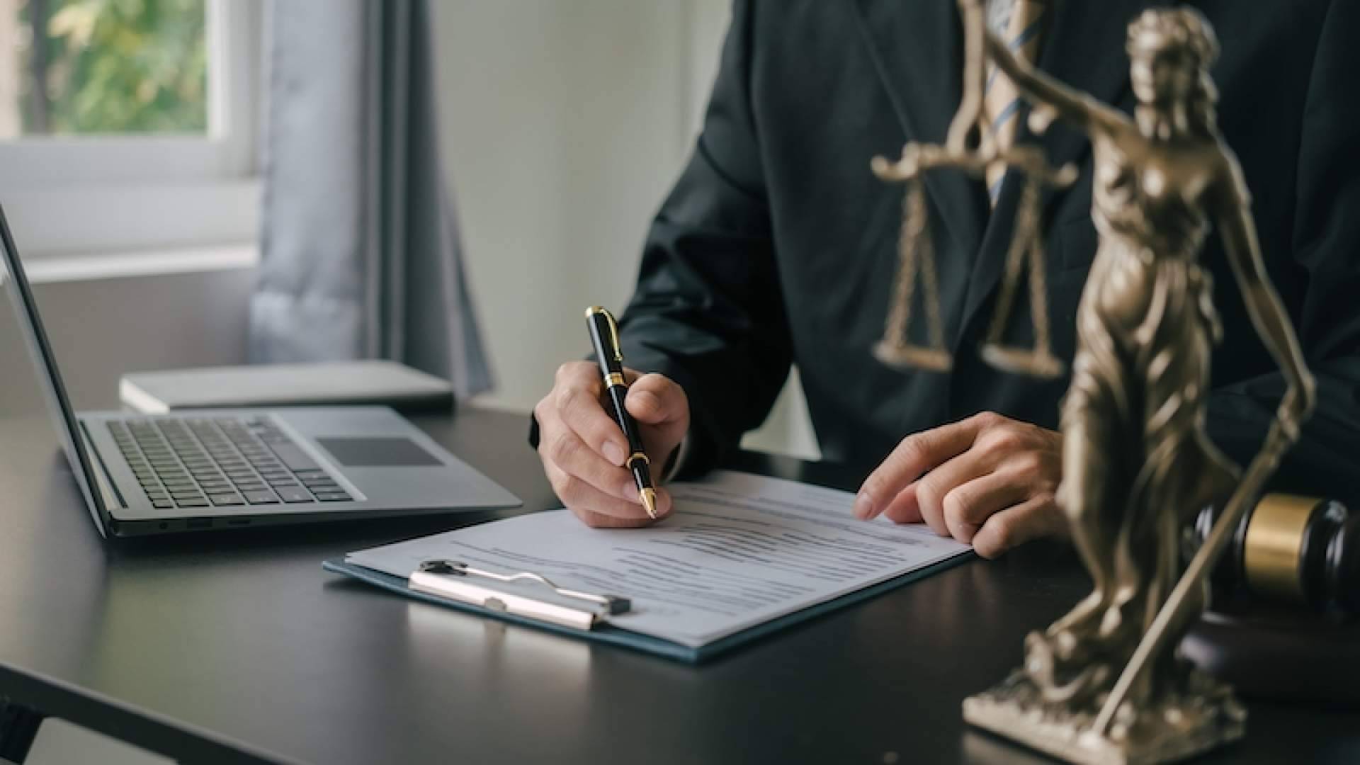 AMT Advocats provee apoyo legal en materia de derecho administrativo y función pública