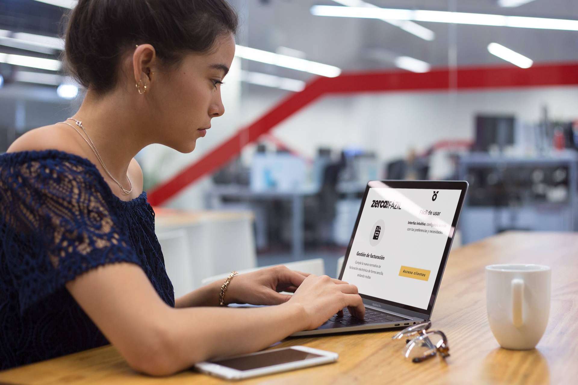 zerca! FÁZIL soluciona gratis la factura electrónica, con un ordenador de regalo