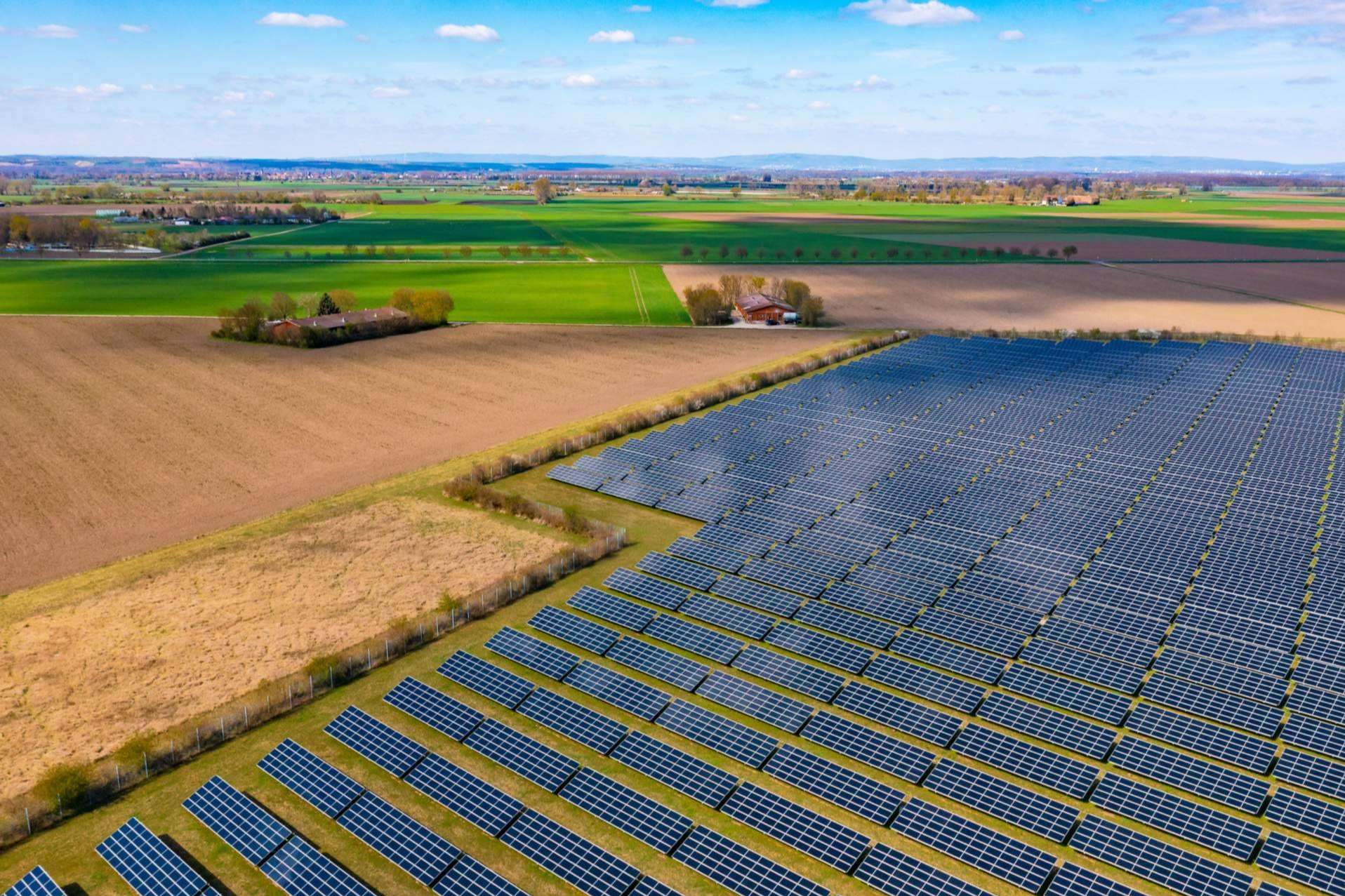 La solar fotovoltaica lidera en mayo el 'mix' eléctrico por primera vez en la historia, con el 23,8%