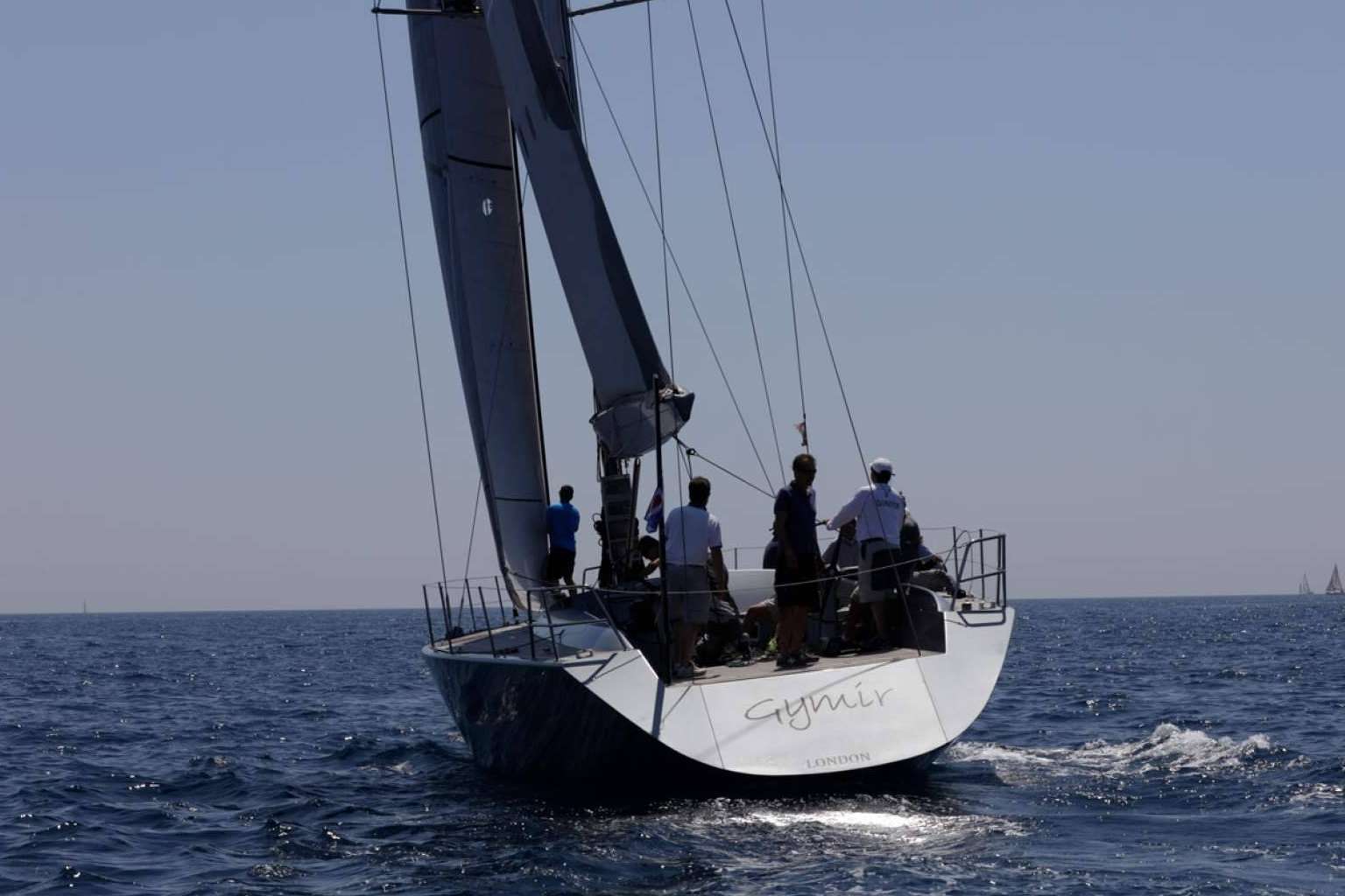 Disfrutar la 37th America's Cup a bordo del velero Gymir & Charters