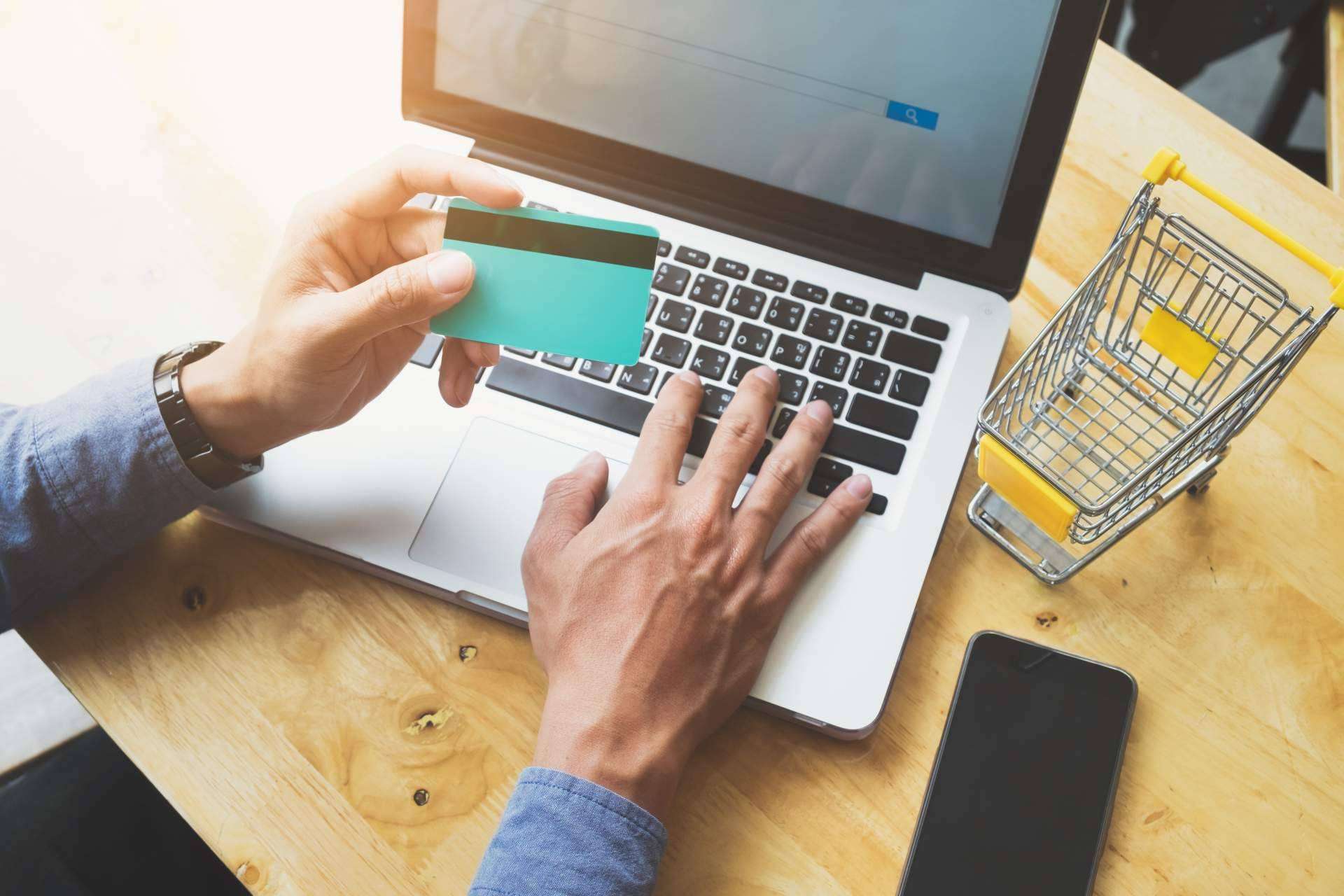 El impacto del comercio electrónico en el comercio tradicional; La importancia de una gestión de marketing digital eficaz