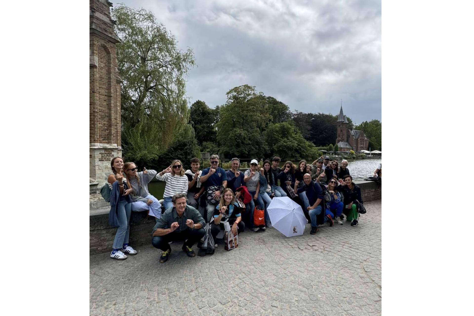 Descubrir la Magia de Brujas, Gante y Bruselas con Brujasfreetour