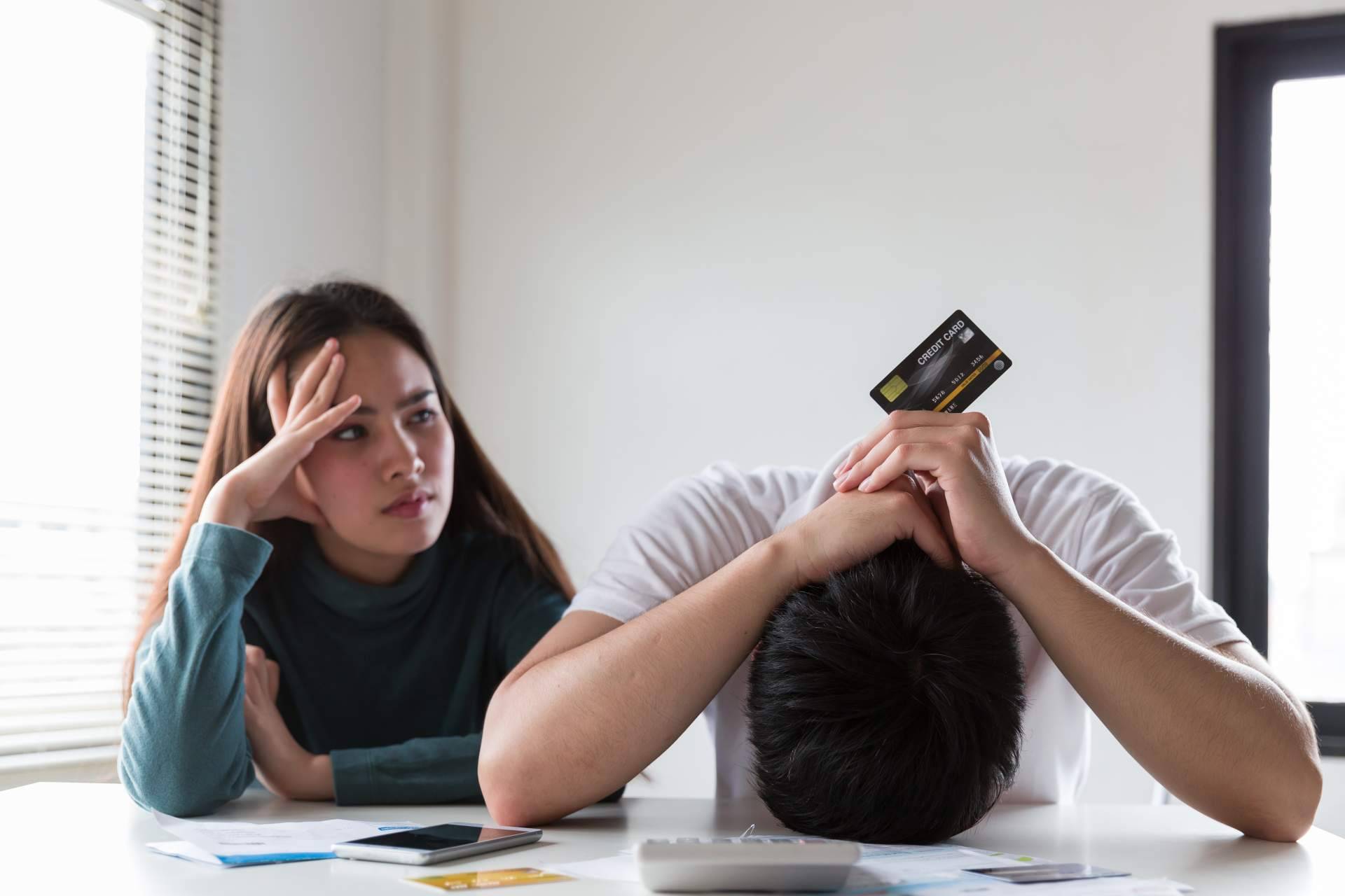 Sobreendeudamiento con tarjetas de crédito y préstamos rápidos tras las vacaciones