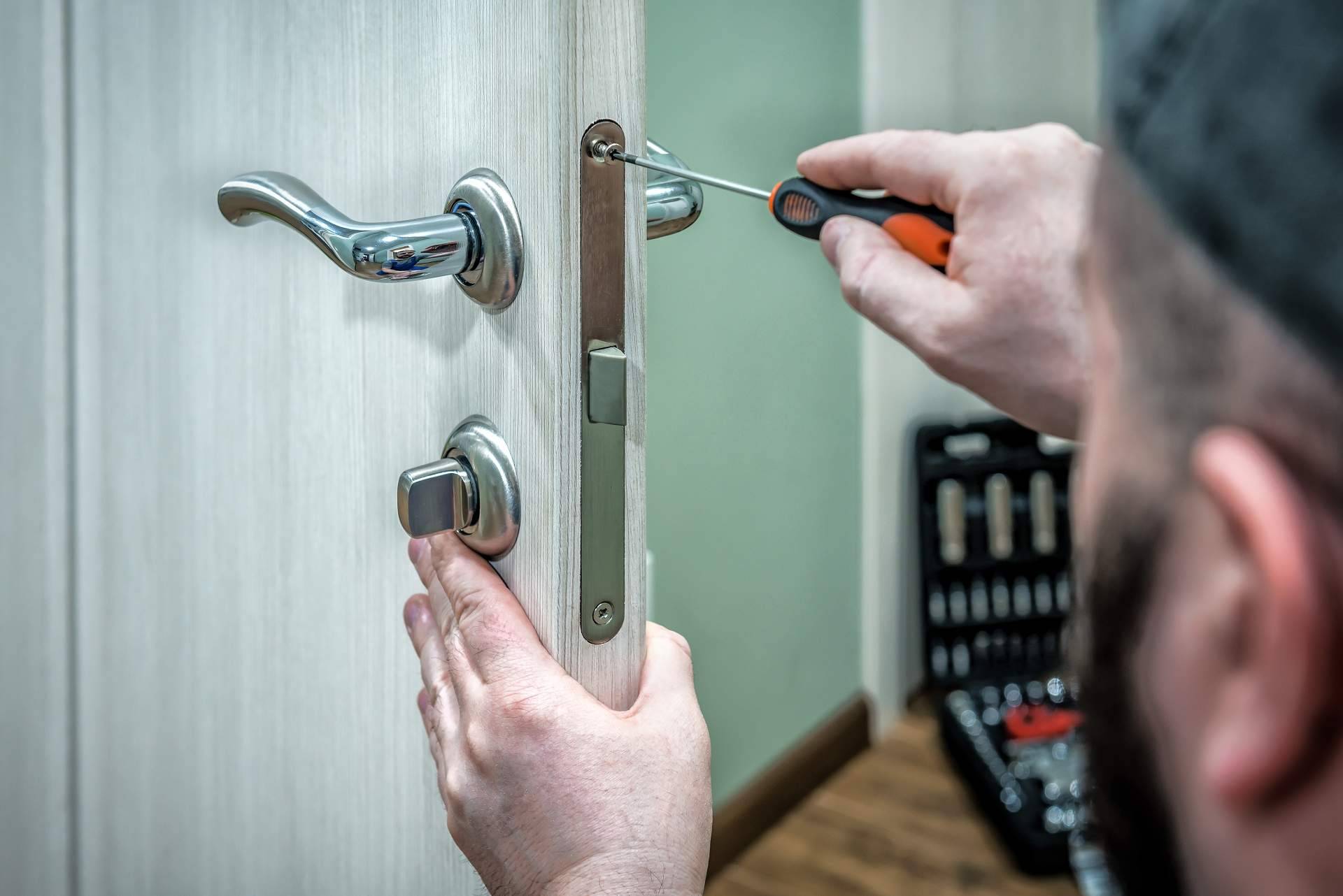 Reparartucasa ofrece un servicio profesional de cerrajería en Madrid y Alicante