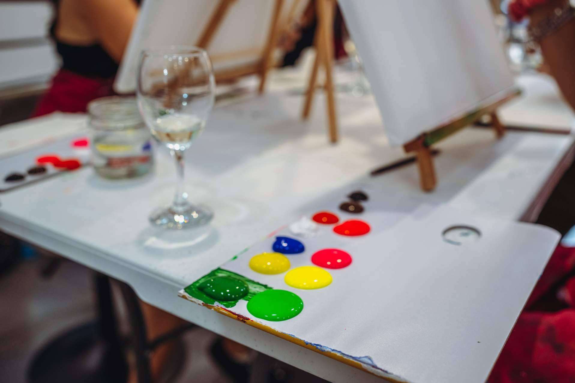 Pintura en acrílico simplificada; Art&Wine presenta cuadros ideales para principiantes