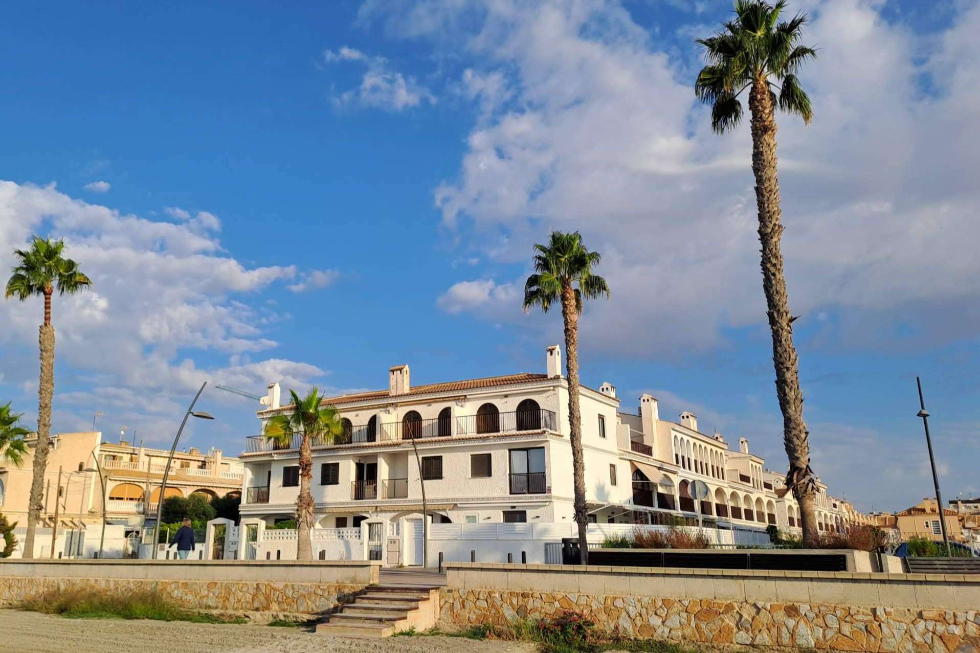 Aldea Blanca Santa Pola, un destino perfecto para el descanso en familia o entre amigos