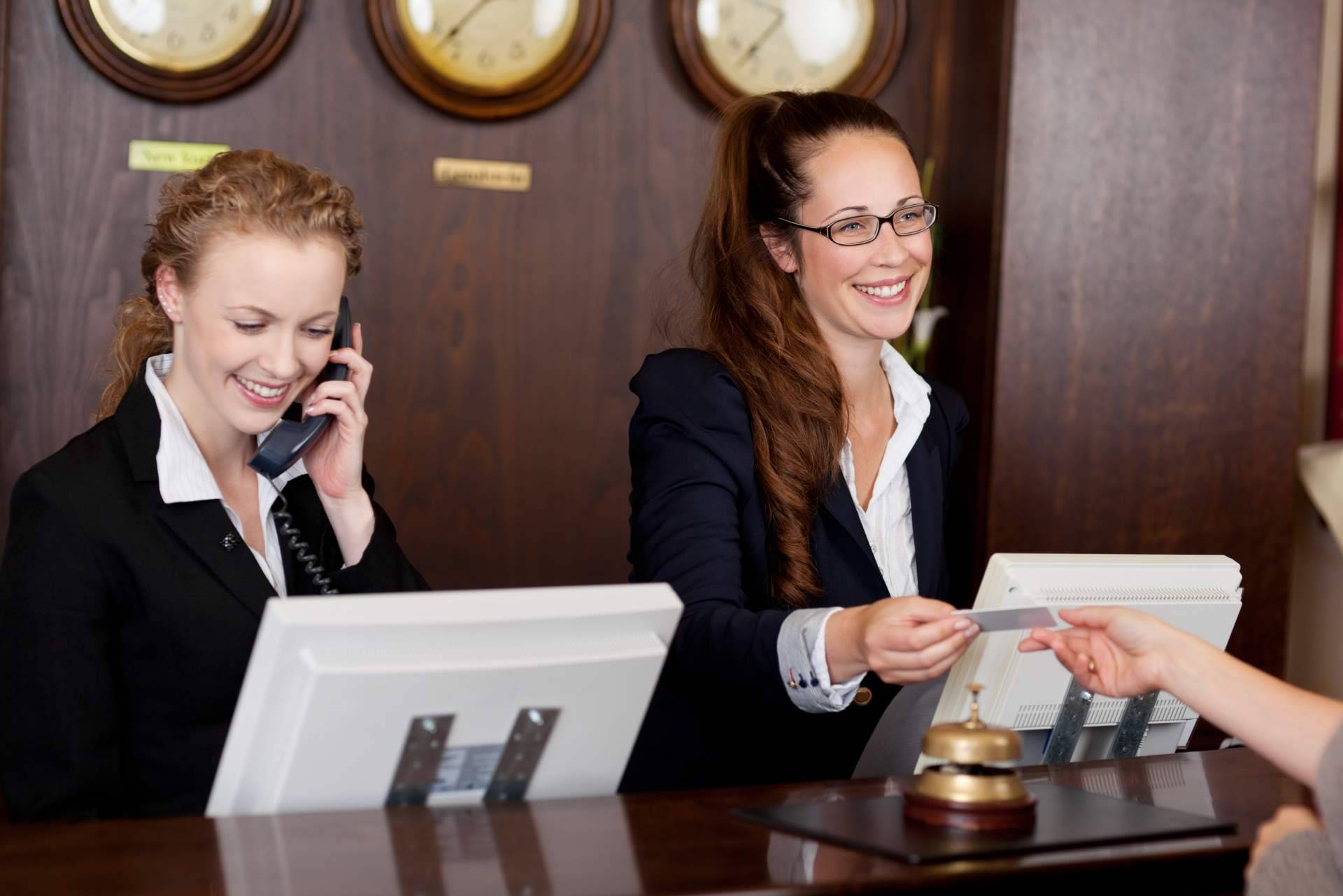 El problema de la falta de cobertura móvil en hoteles y la solución que propone LAMARTEL telecom