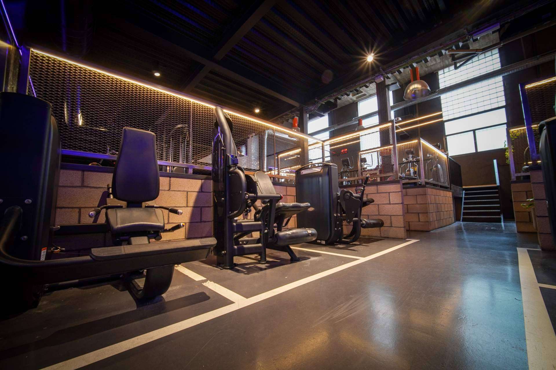 Descubrir Krown Fitness; Clases especializadas y entrenadores certificados para el bienestar