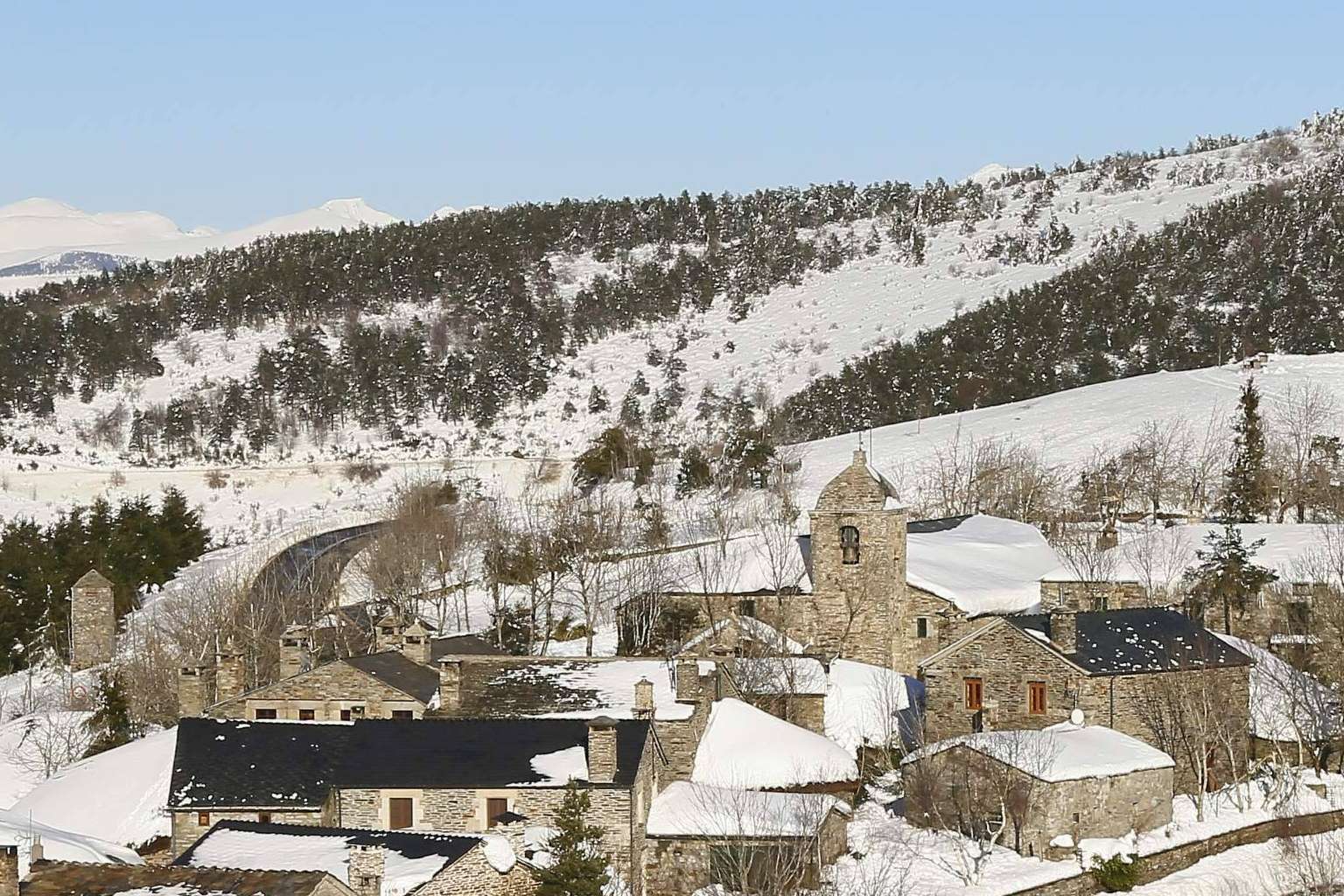 Del encanto rural al brindis perfecto; 7 destinos para una escapada express en Navidad