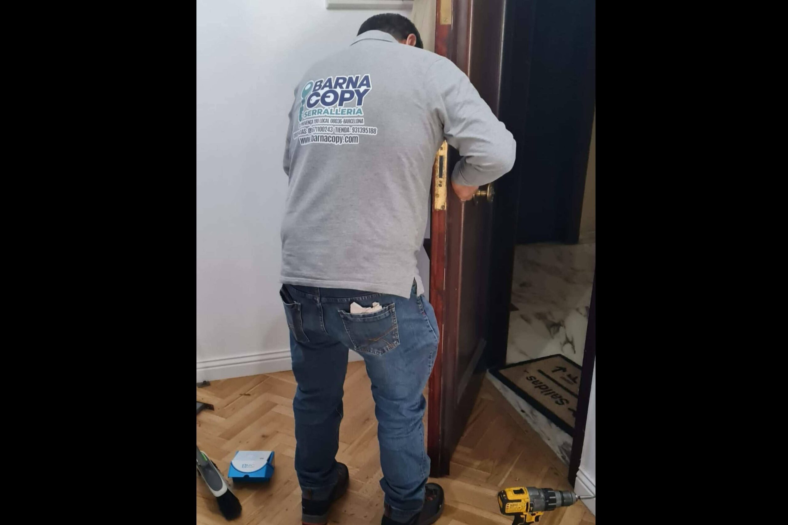 Barnacopy ofrece un servicio de apertura de puertas sin roturas en Barcelona con atención 24 horas