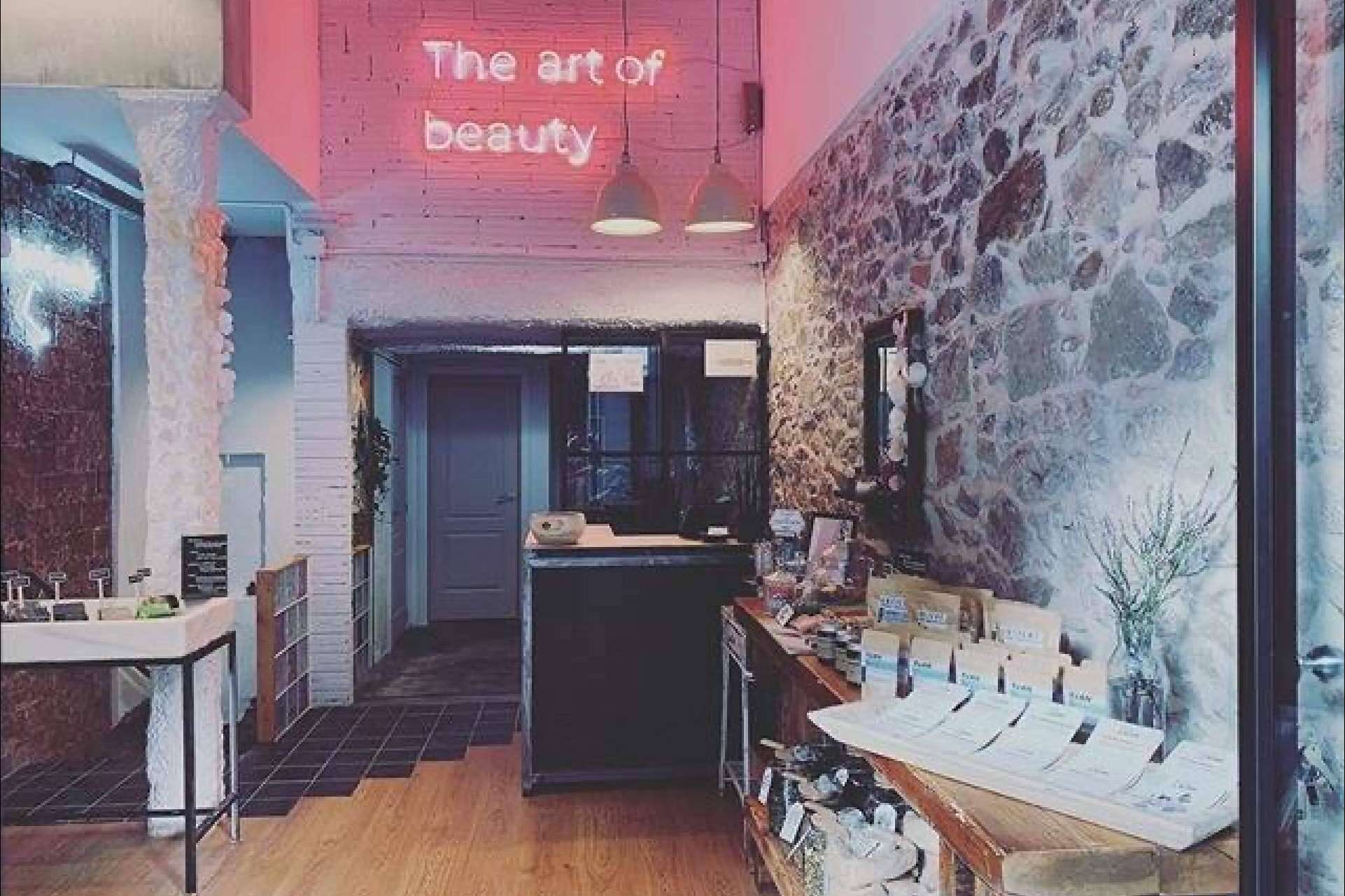 KōAN CLUB revoluciona la belleza combinando biomedicina estética y terapias naturales en Barcelona