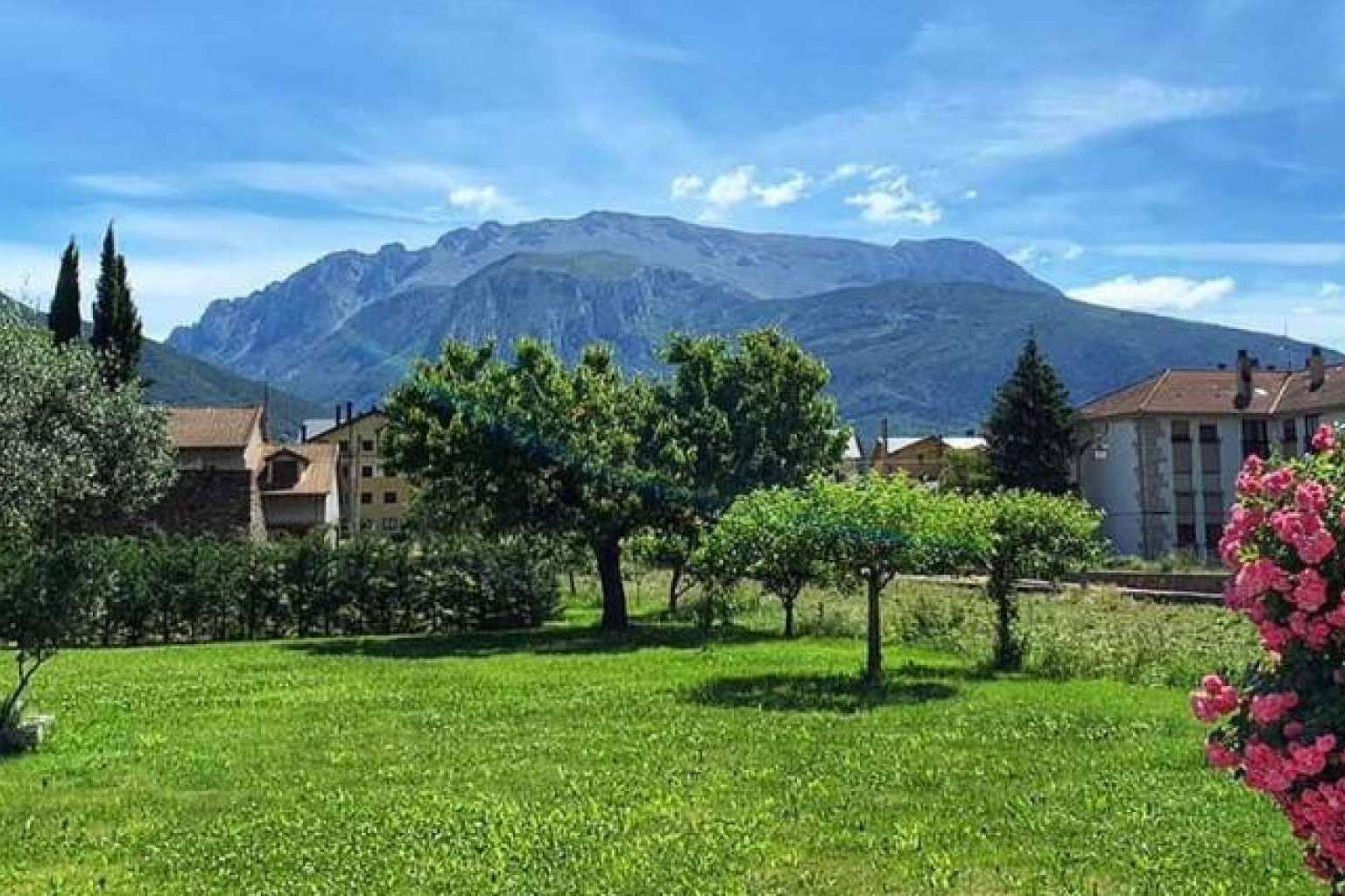 Hotel Cotiella impulsa el turismo activo como hotel cerca de Benasque ideal para senderismo