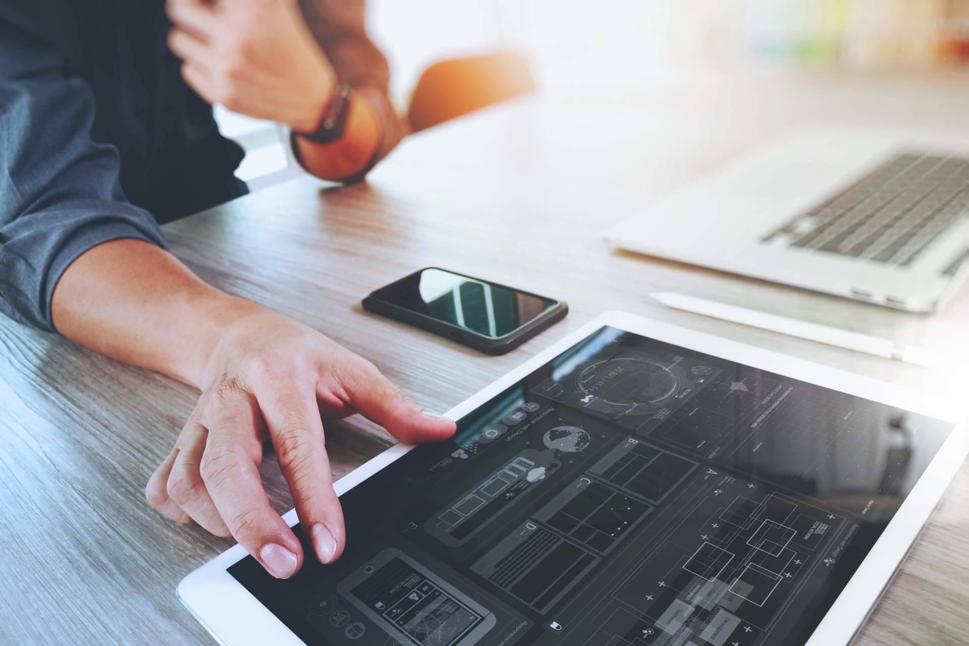 La gestión digital de facturas energéticas, clave para reducir errores y costes en comunidades de propietarios con Multienergía Verde