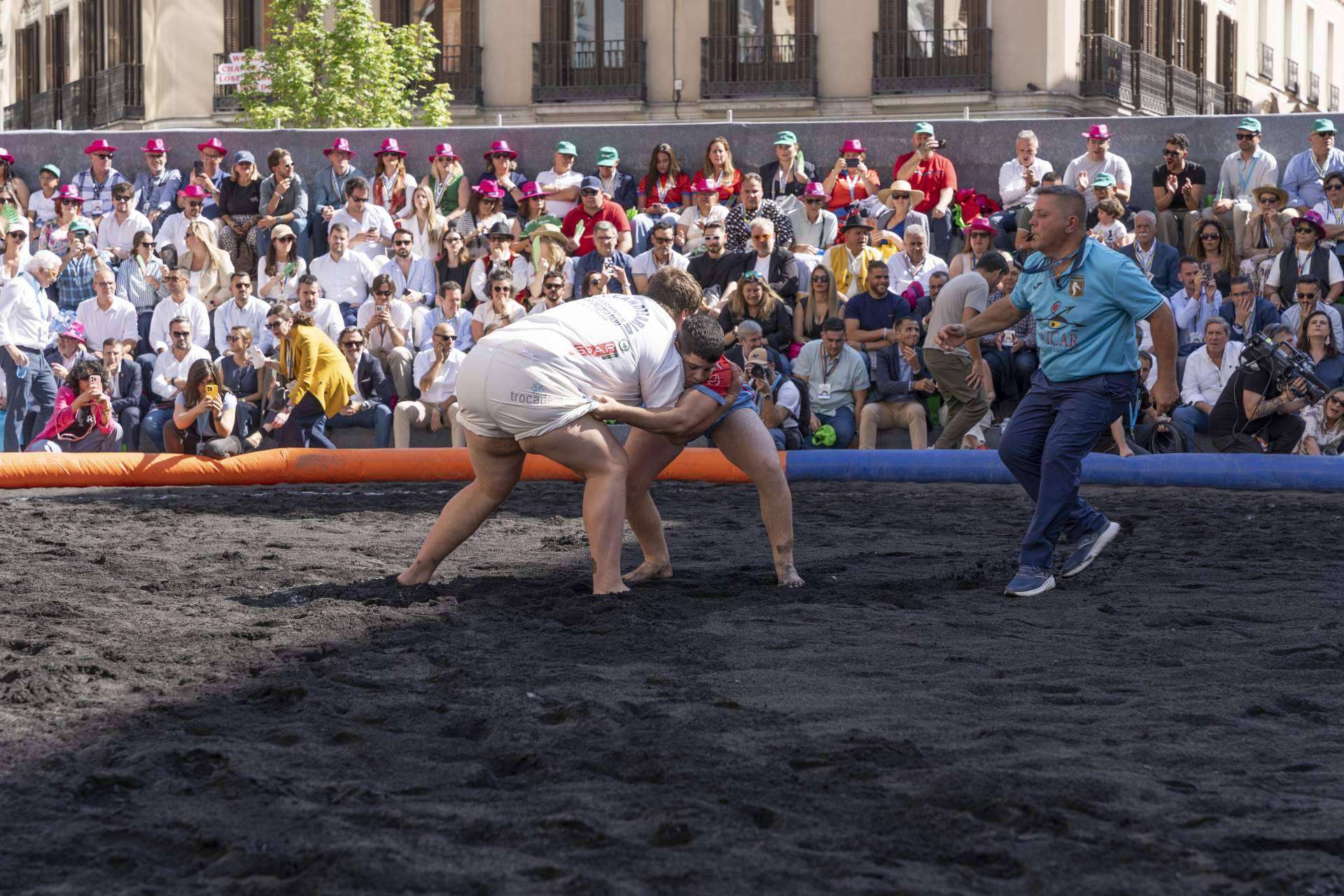 Clipper refuerza su compromiso con la cultura canaria a través de la exposición inédita de Ciro Miró