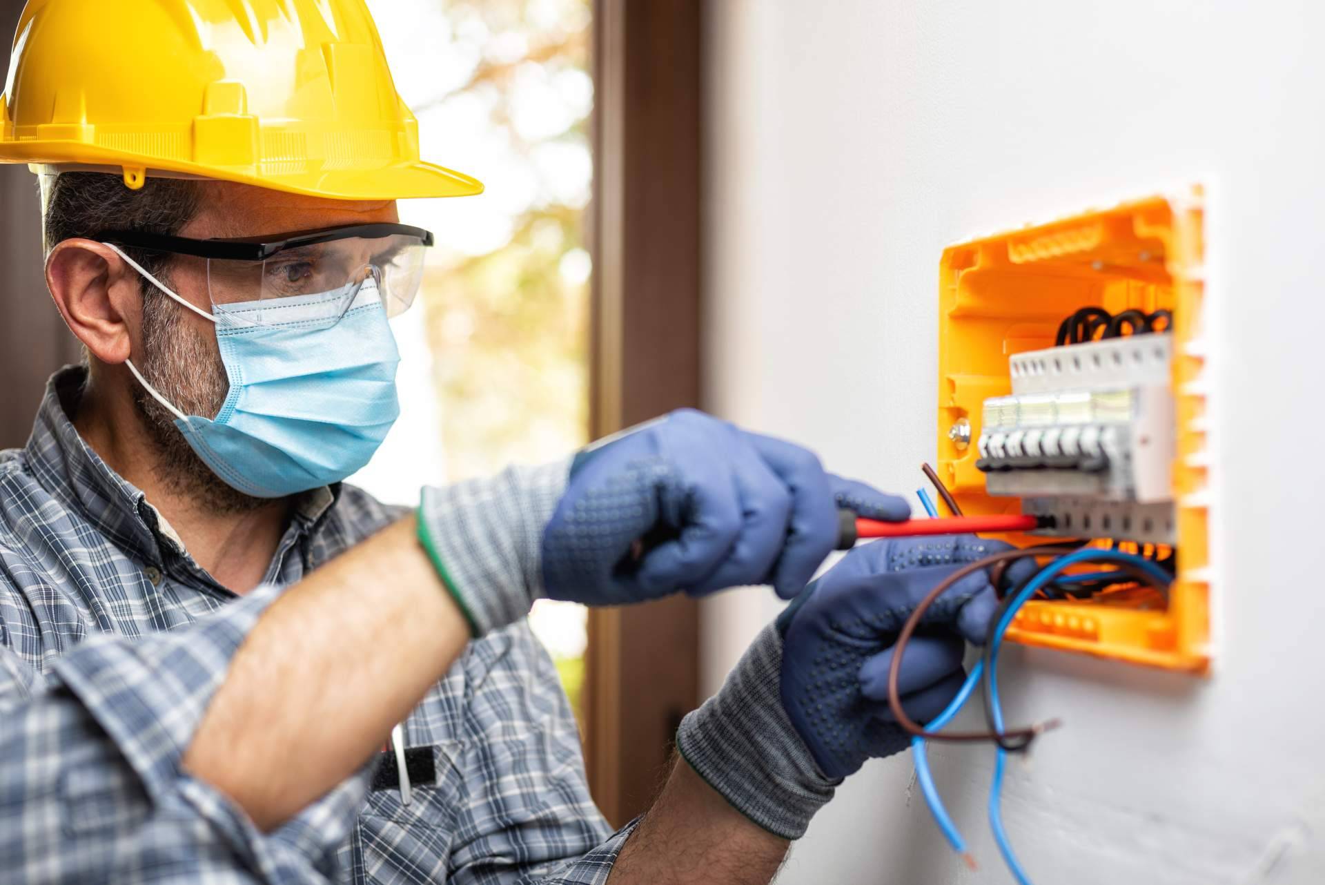 Reparaciones González y su servicio de electricistas Estepona y Torremolinos 24h