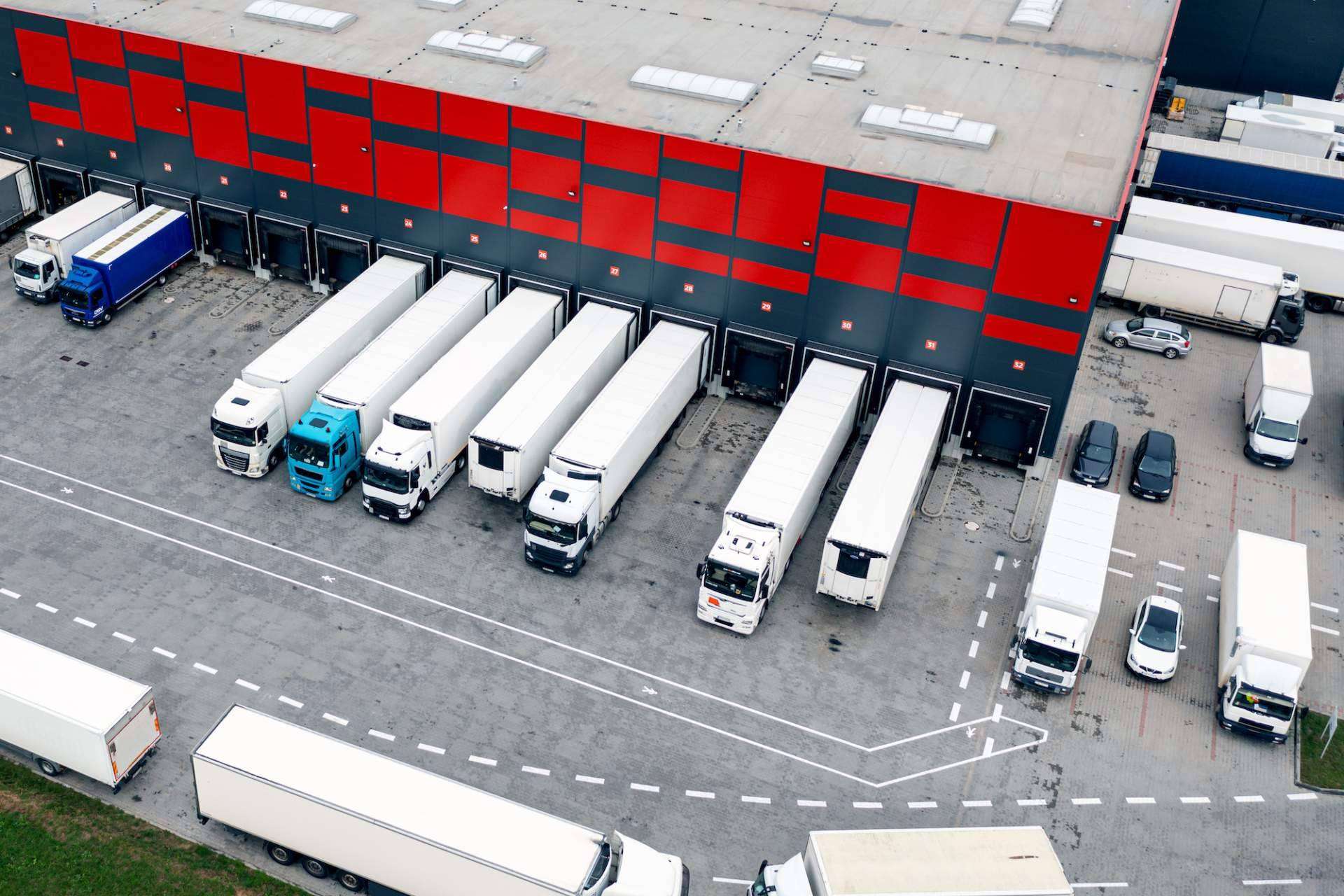 Easy Trans desarrolla una red logística para operaciones de transporte terrestre, aéreo y marítimo
