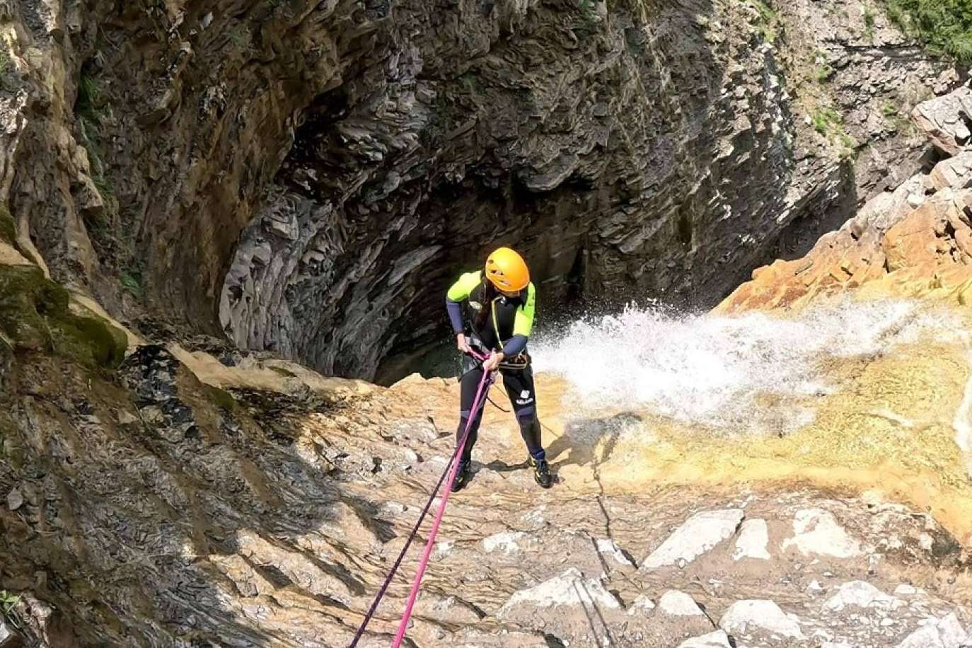 Pirineos; Barranquismo en Jaca y Vía Ferrata Sorrosal, ¡Aventura Deportiva de Verano!