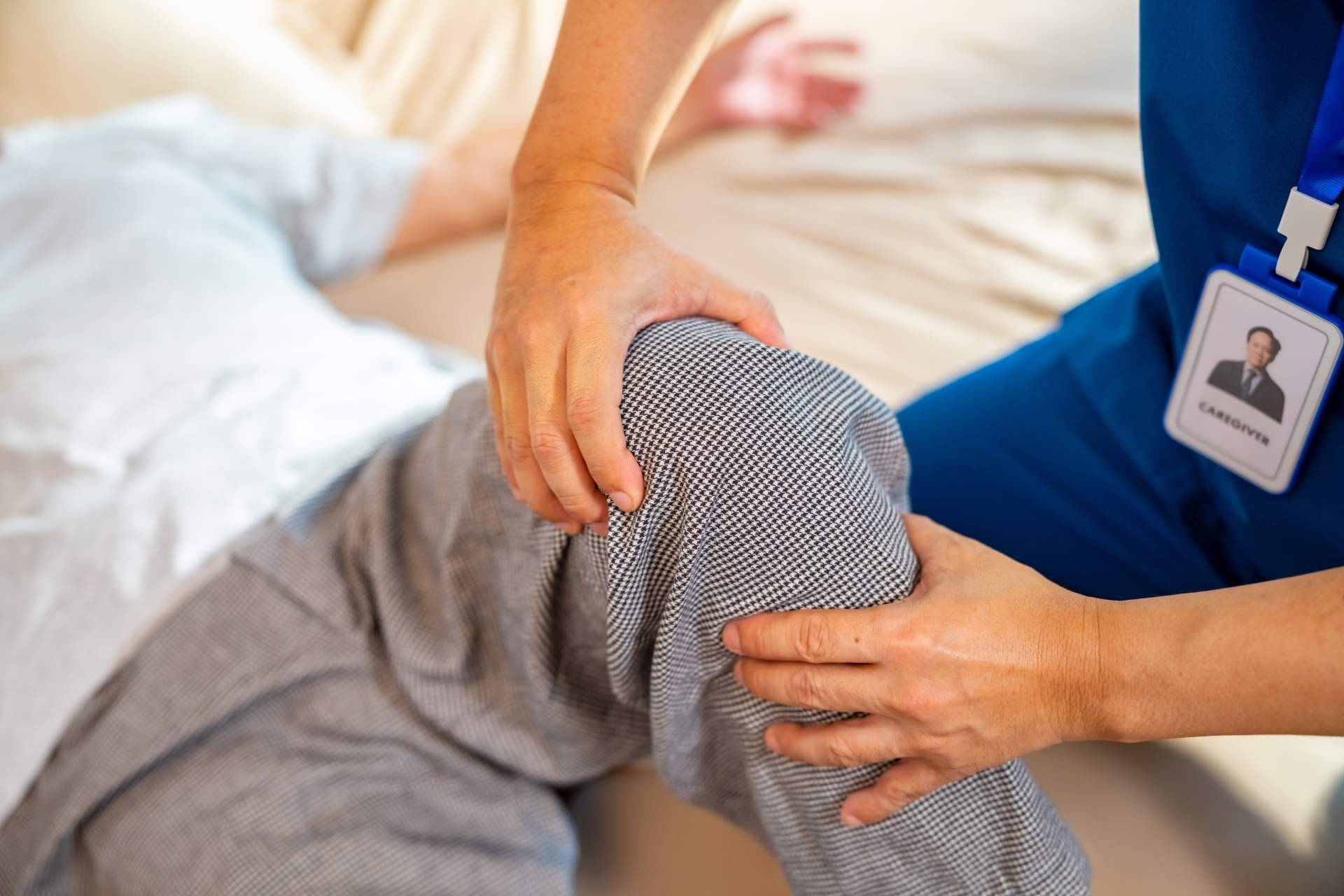 Fisioterapia a domicilio, una vía para ralentizar el avance de la ELA y preservar la calidad de vida