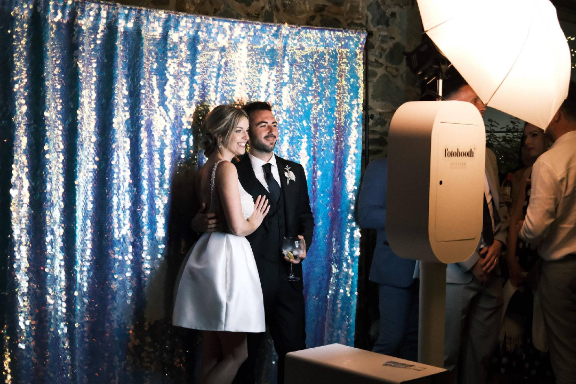Por qué todos hablan del fotomatón después de la boda; el fenómeno que arrasa en Cataluña
