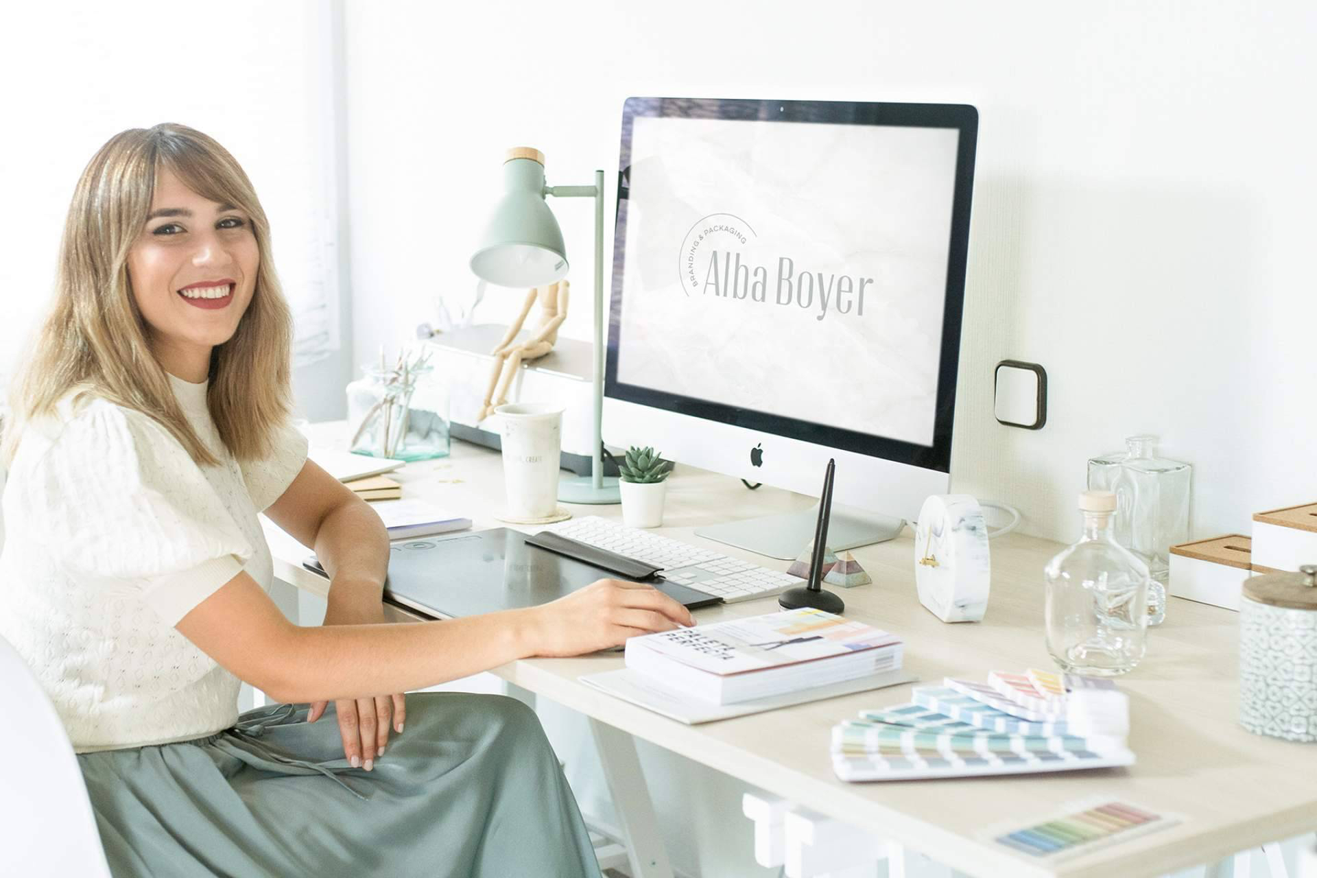 El branding emocional premium de Alba Boyer posiciona a bodegas mediante diseño de etiquetas con identidad propia