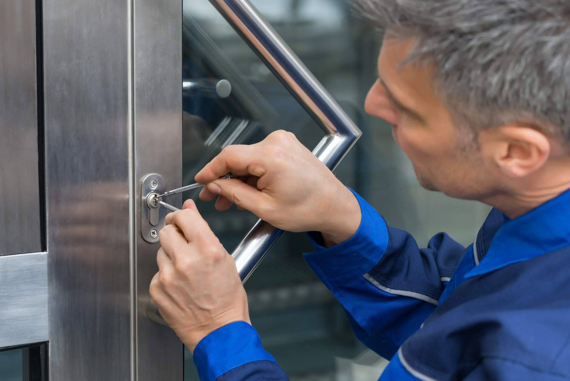 Servicio de Cerrajero Urgente 24 horas en Madrid, Apertura de Puertas refuerza la seguridad en viviendas