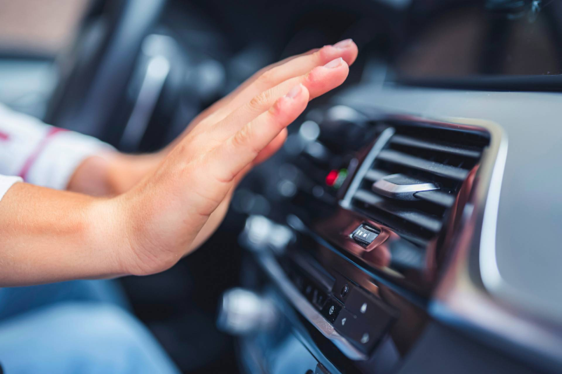 En Málaga, se puede hacer la carga de aire acondicionado del coche en menos de una hora con Izan Cars-Sini
