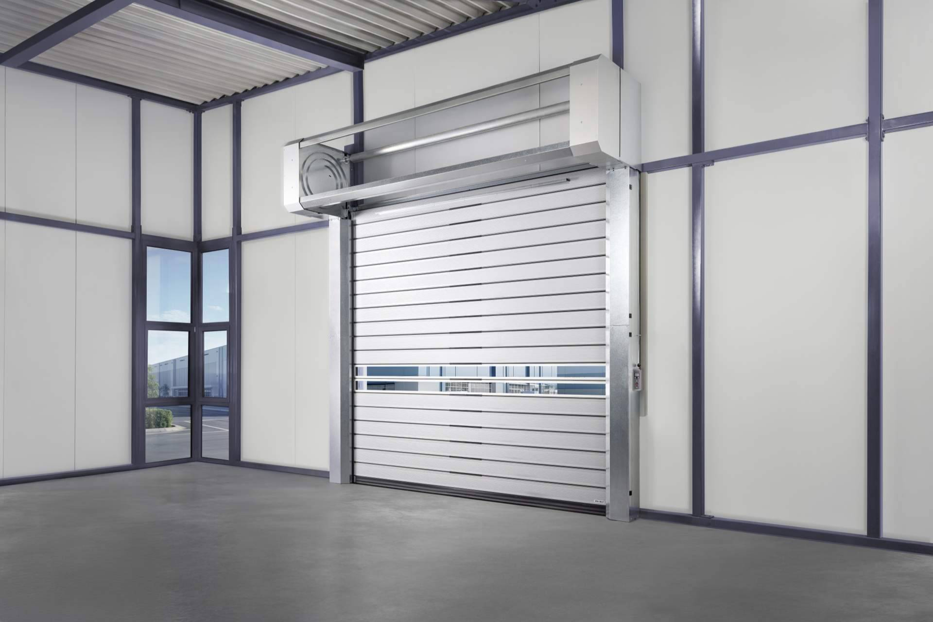 Nueva puerta enrollable espiral ASSA ABLOY RT1000; eficiencia, diseño y seguridad industrial