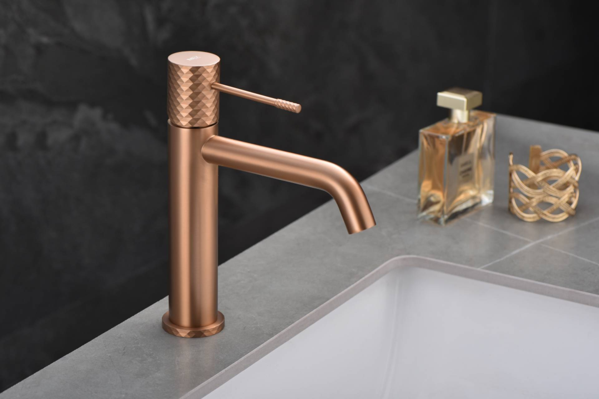 Diseño empotrado para baños exclusivos. Serie GÉNOVA, el grifo que apuesta por la elegancia contemporánea
