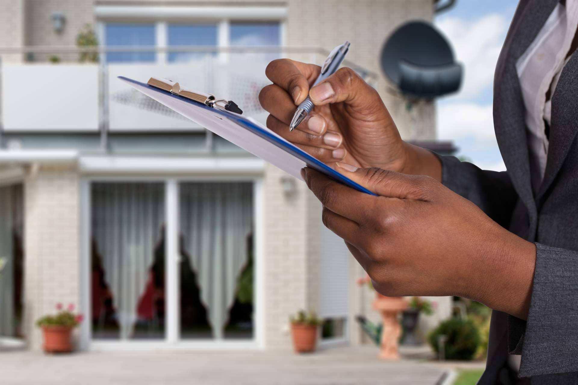 Claves legales que conviene revisar antes de firmar un contrato de alquiler de inmuebles