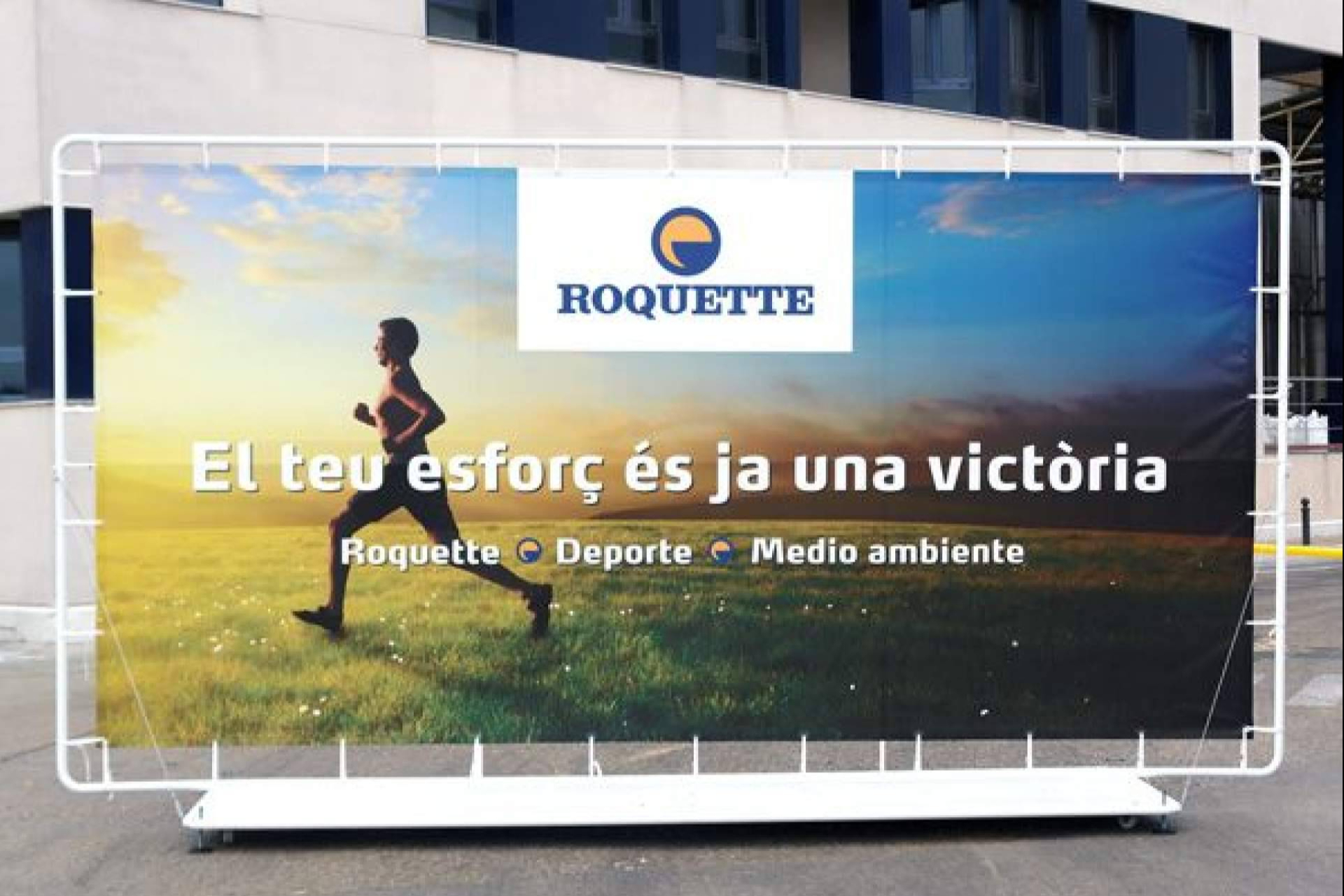 Rótulos Cecilio amplía su oferta con lonas de gran formato para publicidad y eventos