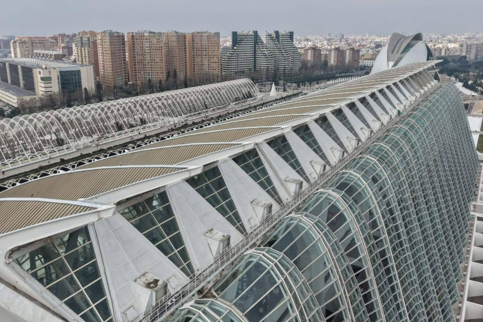 La limpieza con drones se pone a prueba en las instalaciones del Museu de les Ciències deValència