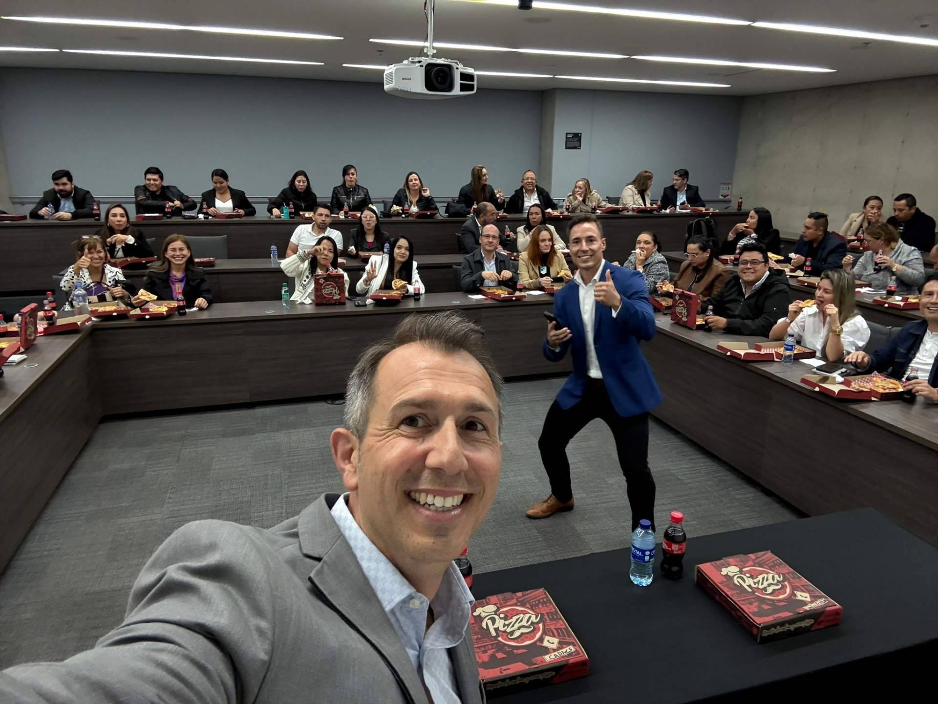 Alfonso y Christian potencian equipos comerciales con formación en técnicas de venta efectivas