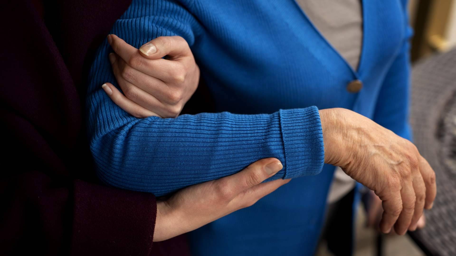España afronta un nuevo reto social; el cuidado de mayores dependientes en casa
