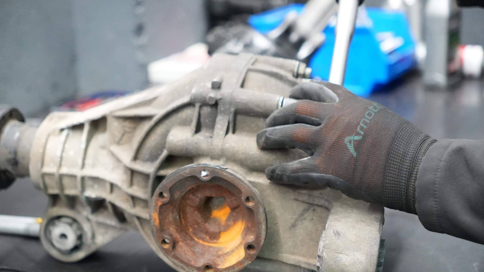 Del diagnóstico a la carretera, los servicios especializados de Taller Cosmocar que evitan las costosas averías de transmisión