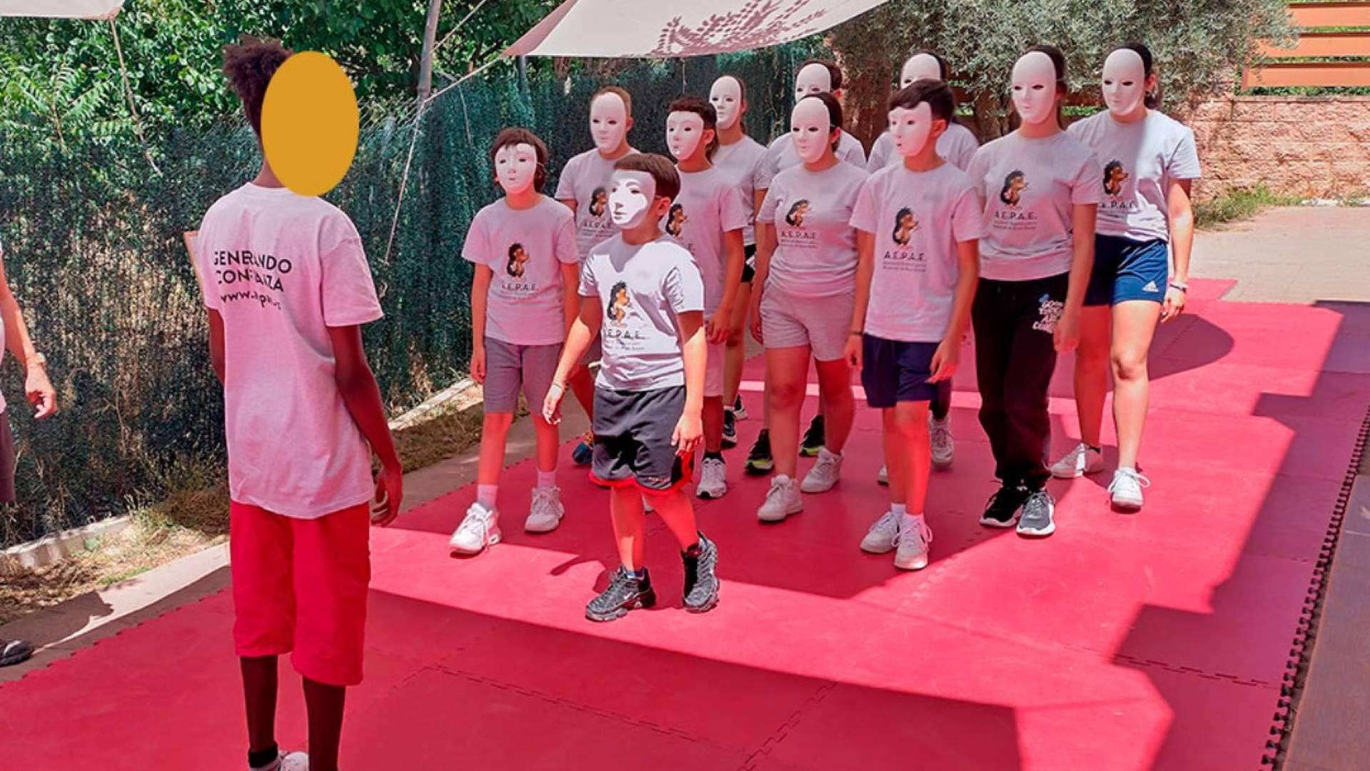 AEPAE lanza 15 becas gratuitas para víctimas de acoso escolar para su campamento en Madrid